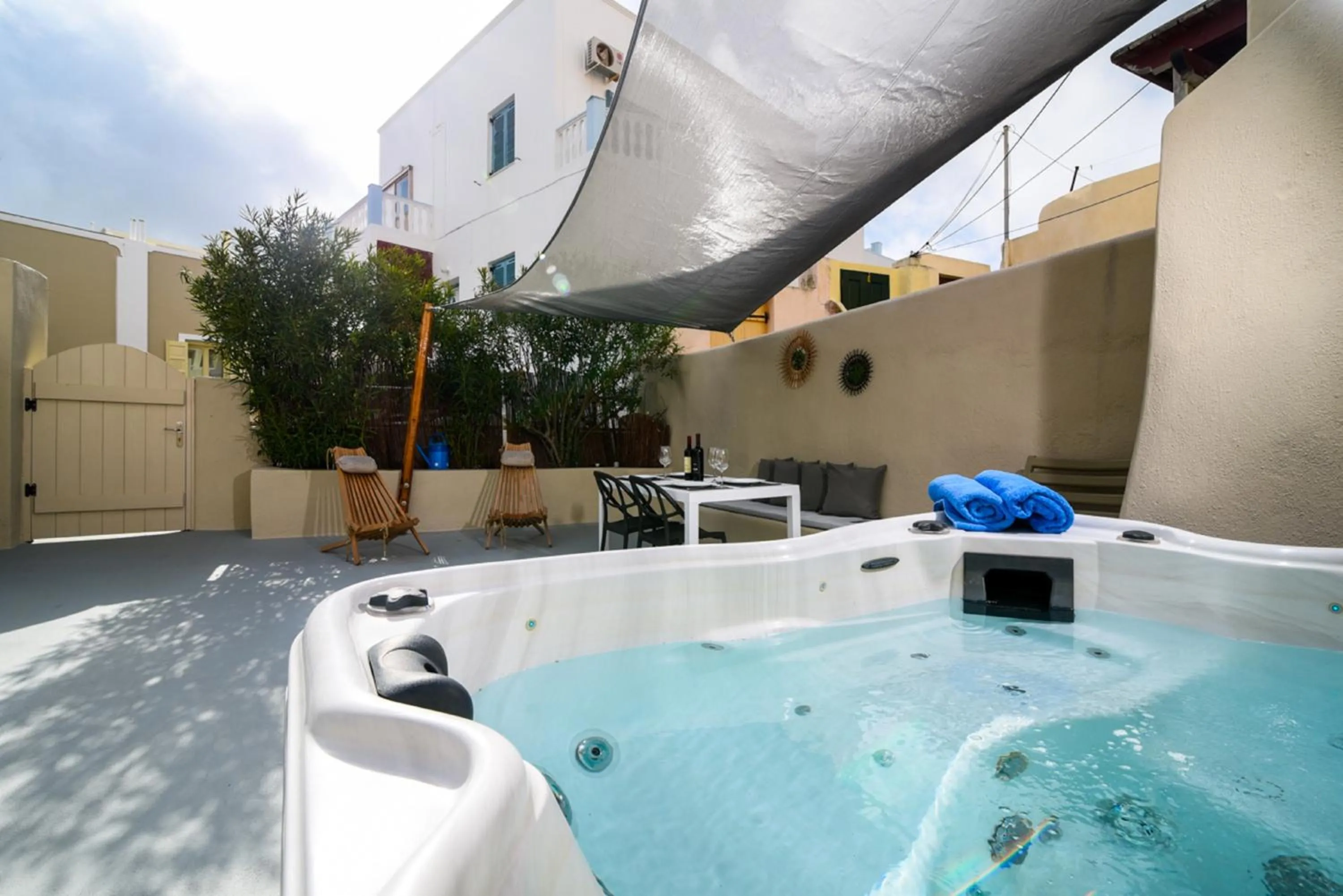 Hot Tub in Suite Home Santorini