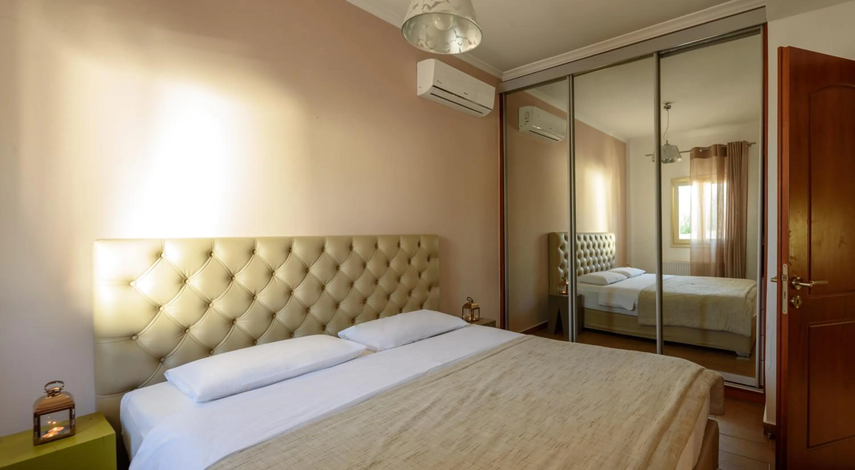 Bed in Suite Home Santorini