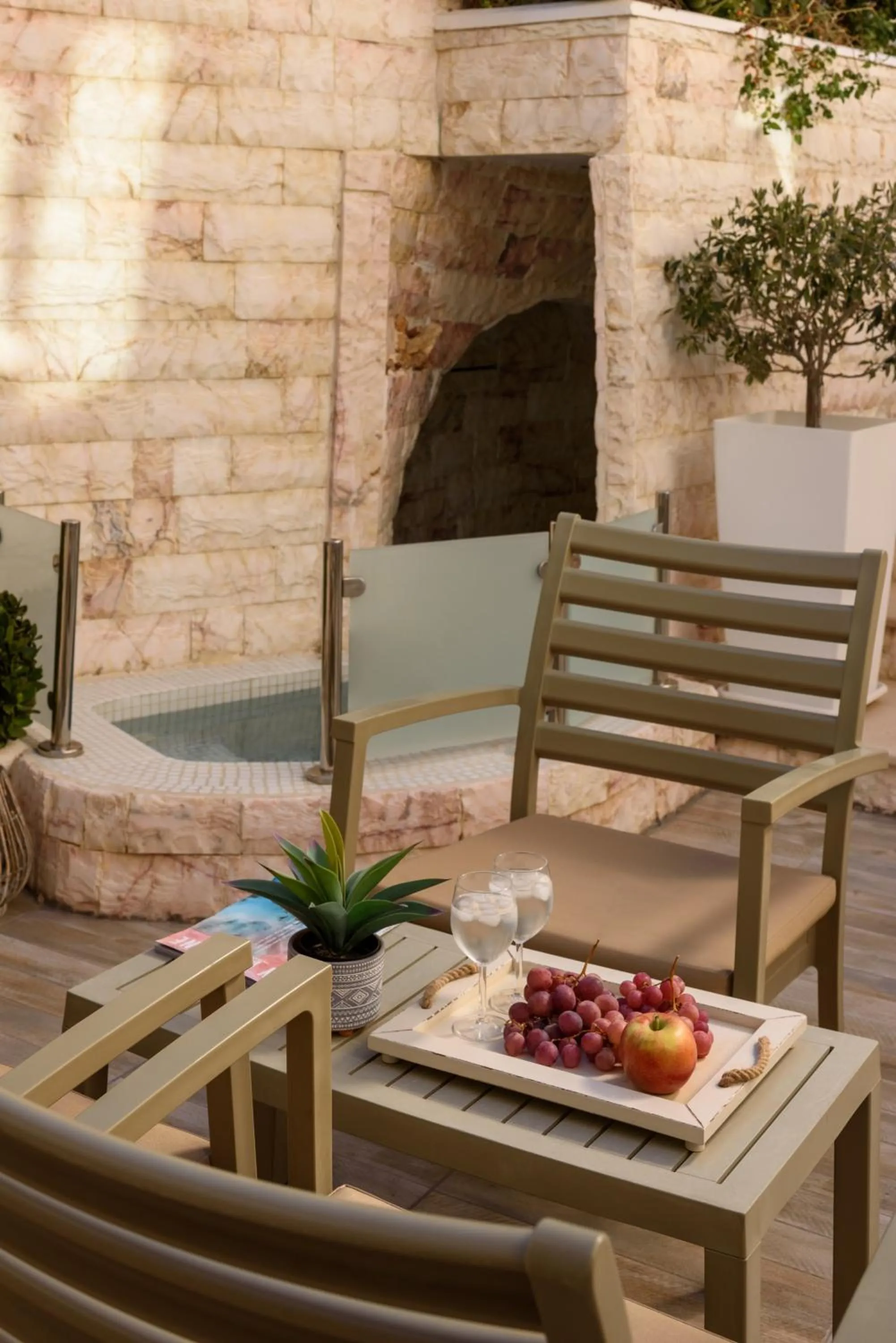 Hot Tub in Suite Home Santorini