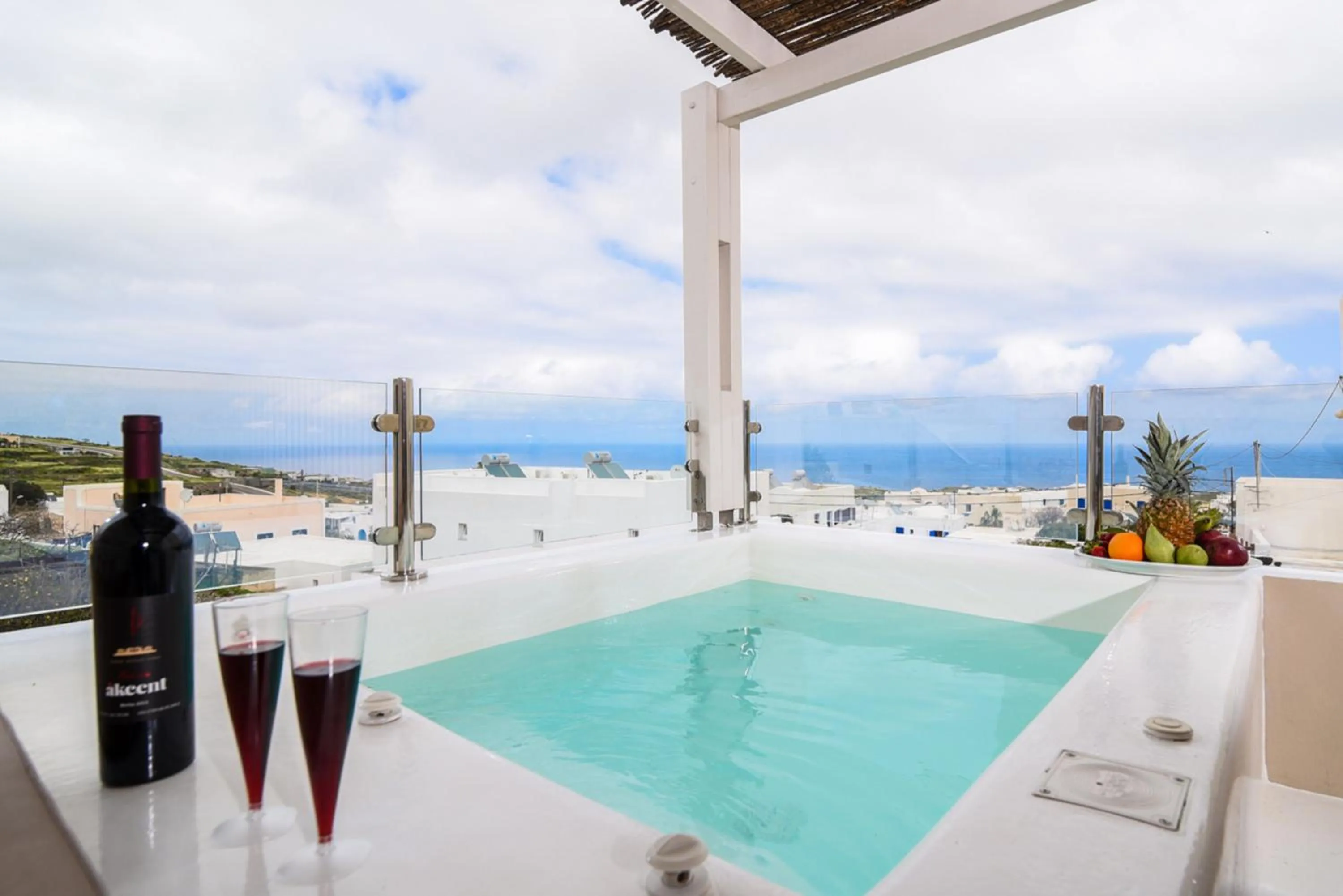 Hot Tub in Suite Home Santorini