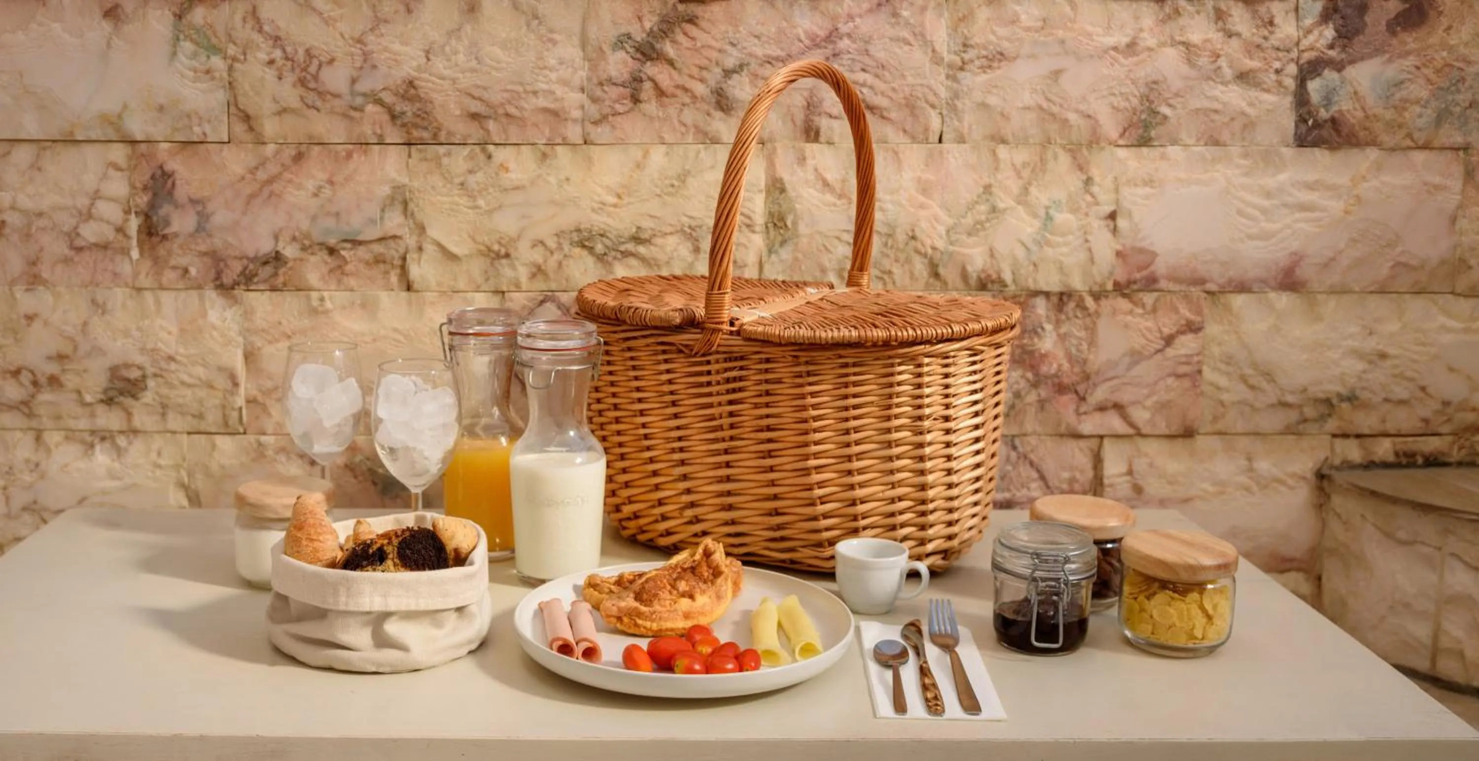 Breakfast in Suite Home Santorini