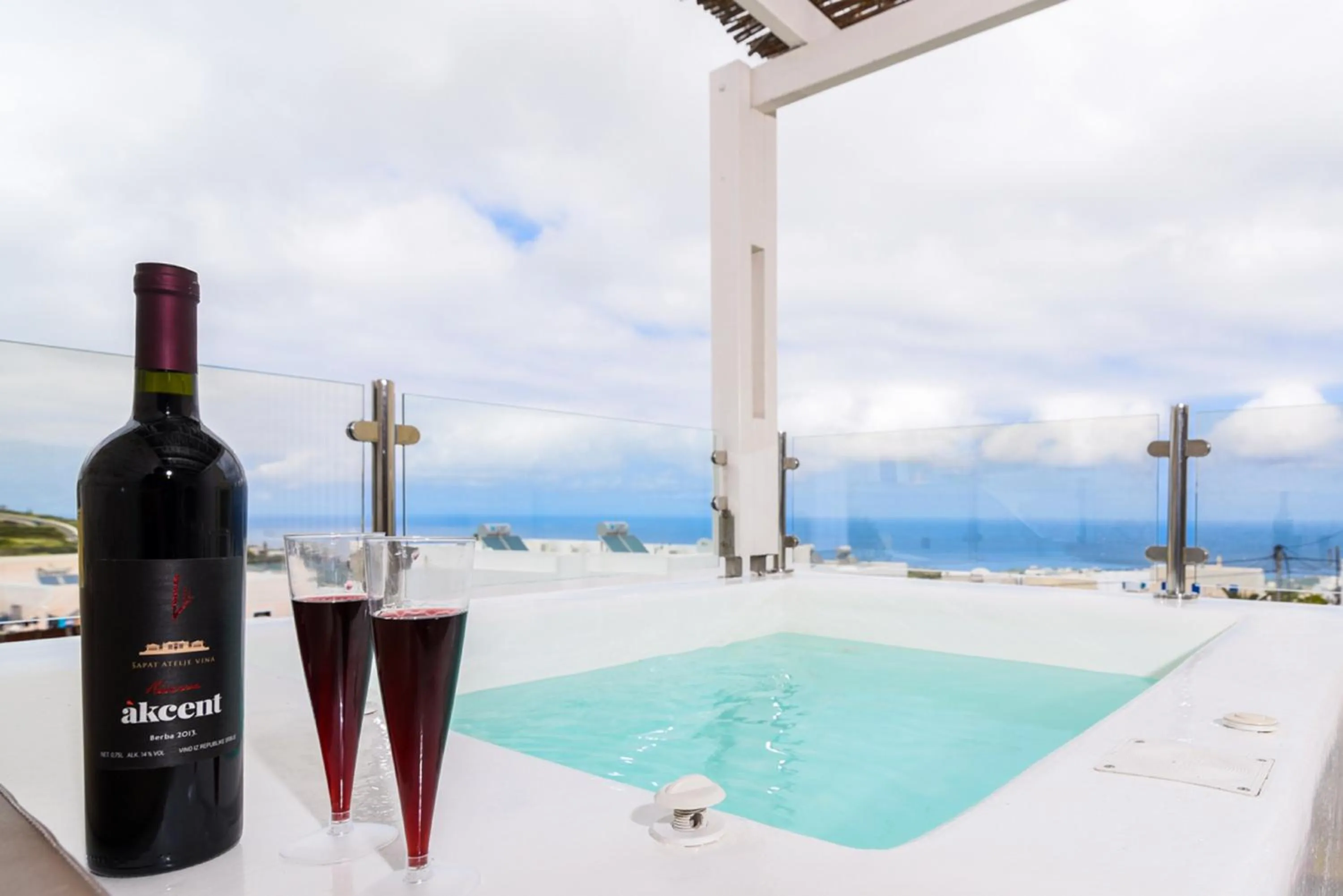 Hot Tub in Suite Home Santorini