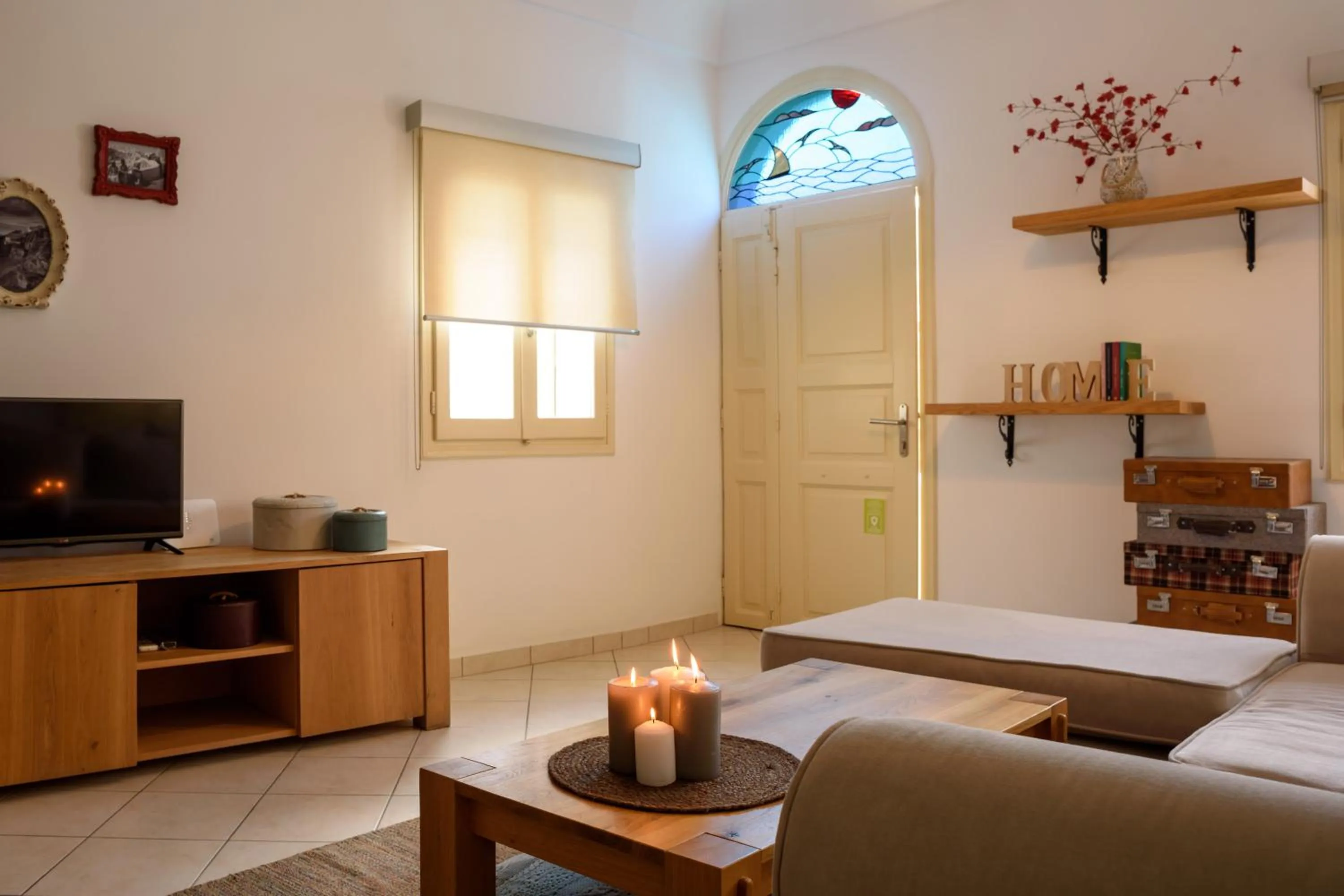 TV and multimedia in Suite Home Santorini