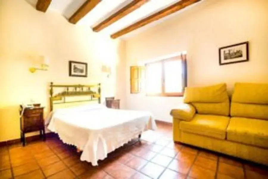 Queen Room with Spa Bath in La Hostería de Oropesa Queen Room with Spa Bath in La Hostería de Oropesa