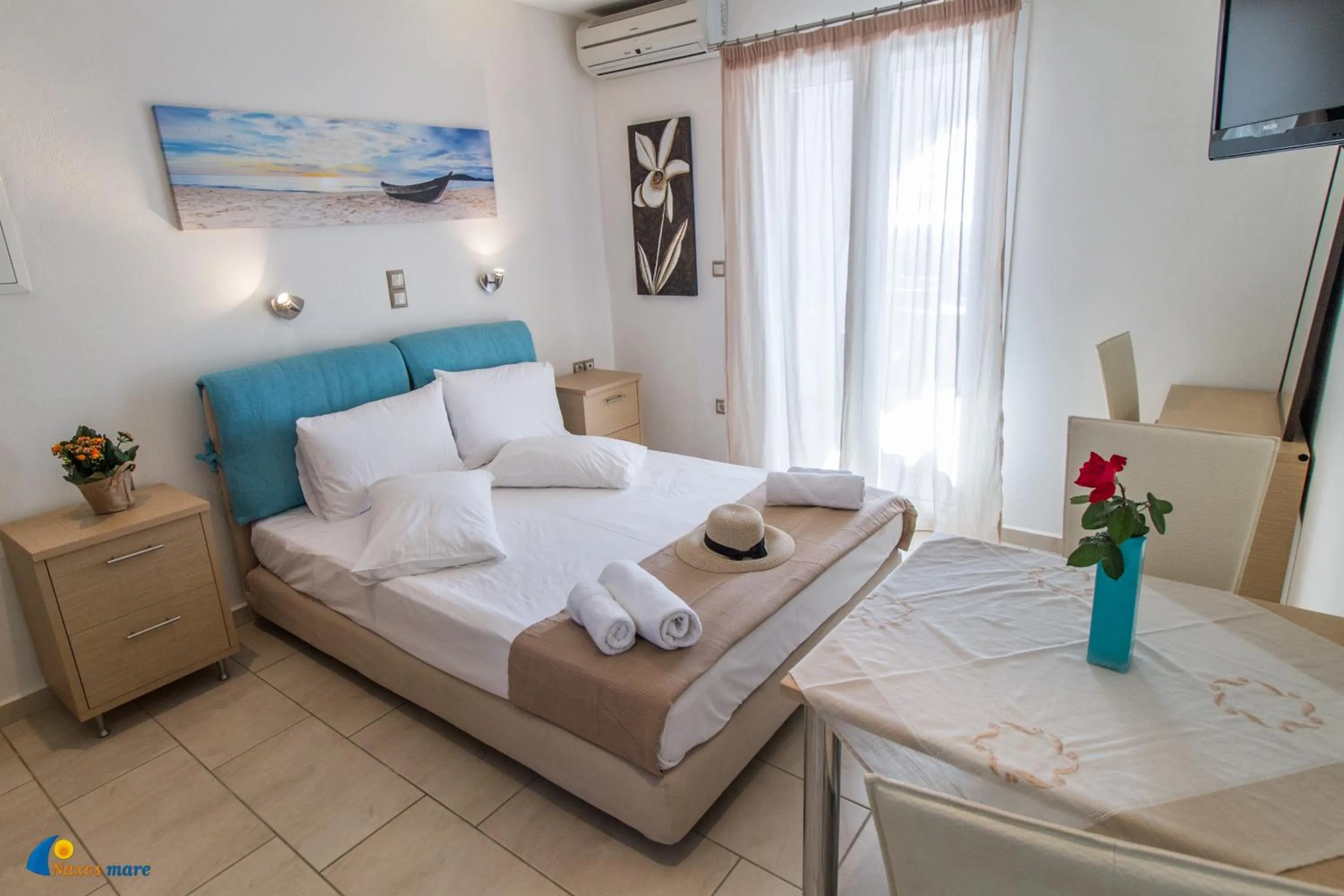 Photo of the whole room, Bed in Naxos Mare