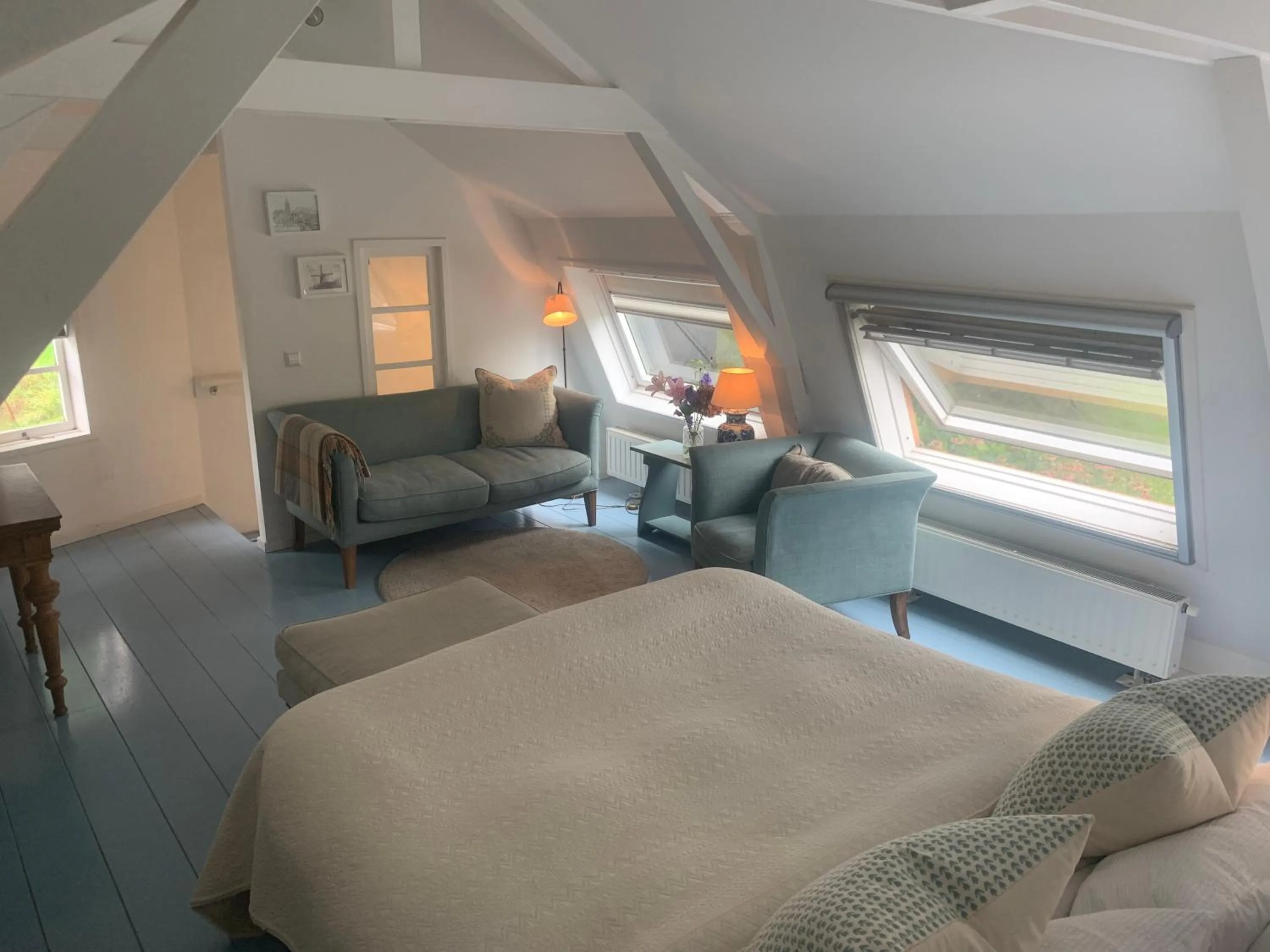 Seating area, Bed in De Vink Bed & Breakfast