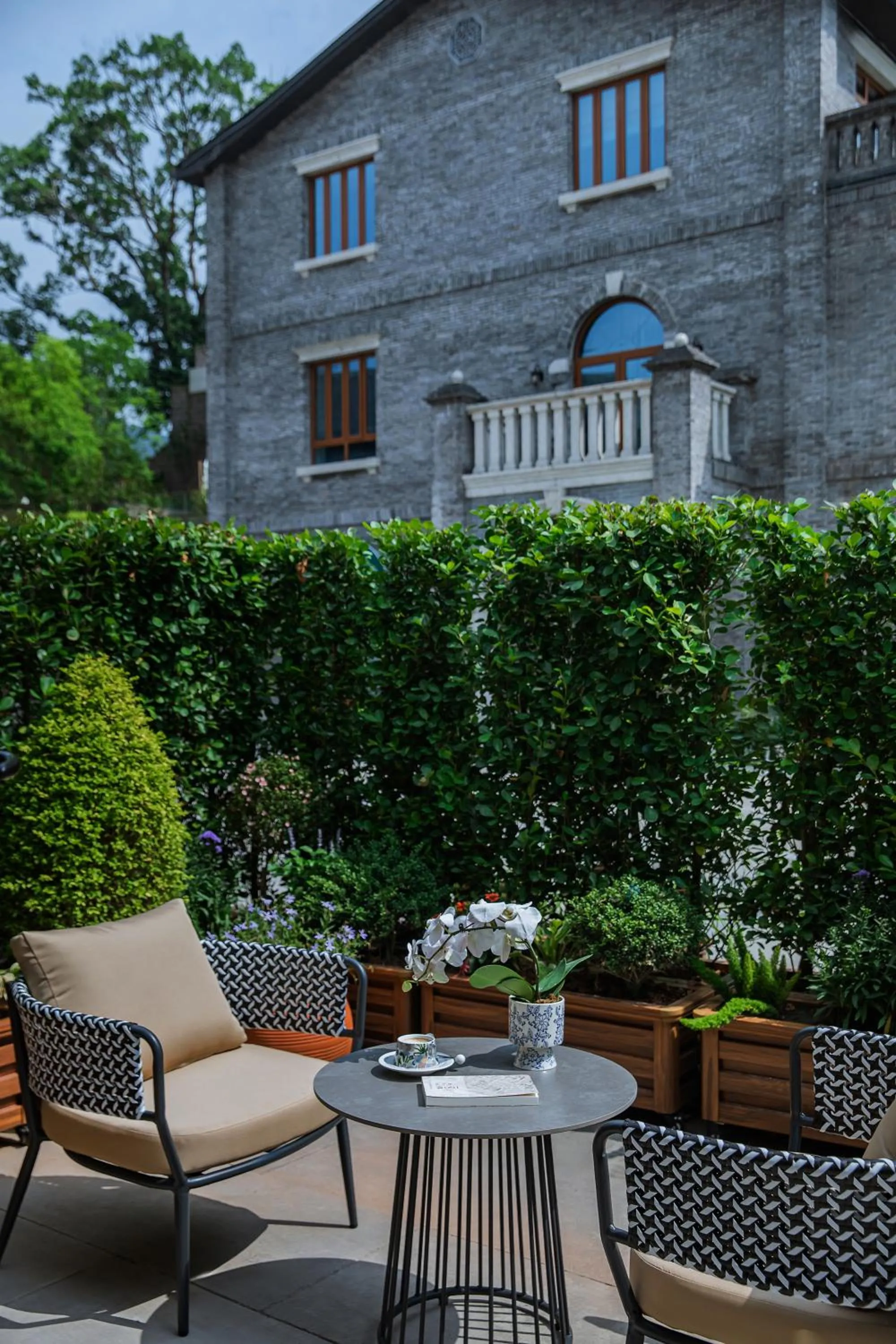 Seating area in CHONGQING MANQUE MANSION