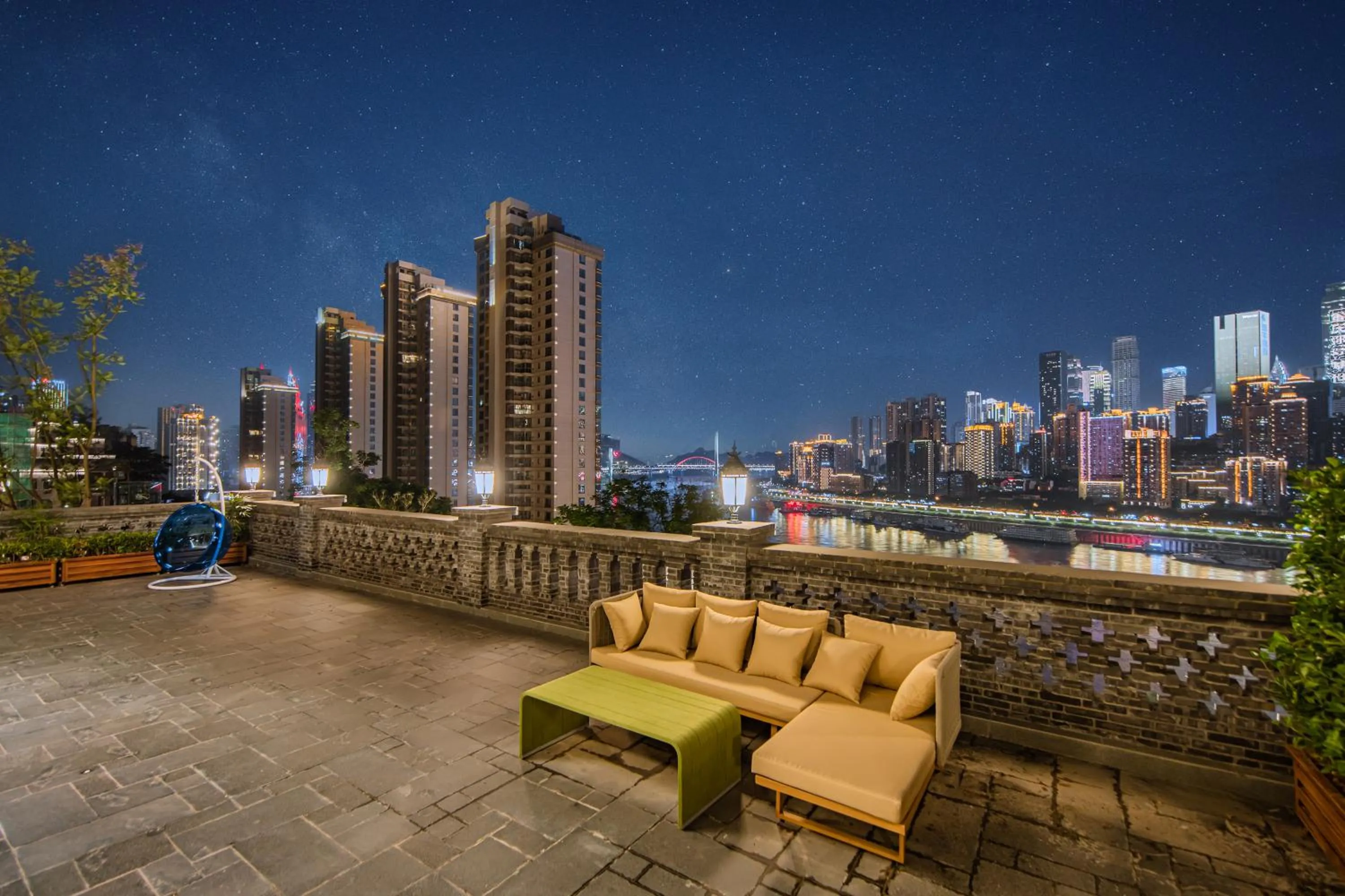 Night in CHONGQING MANQUE MANSION