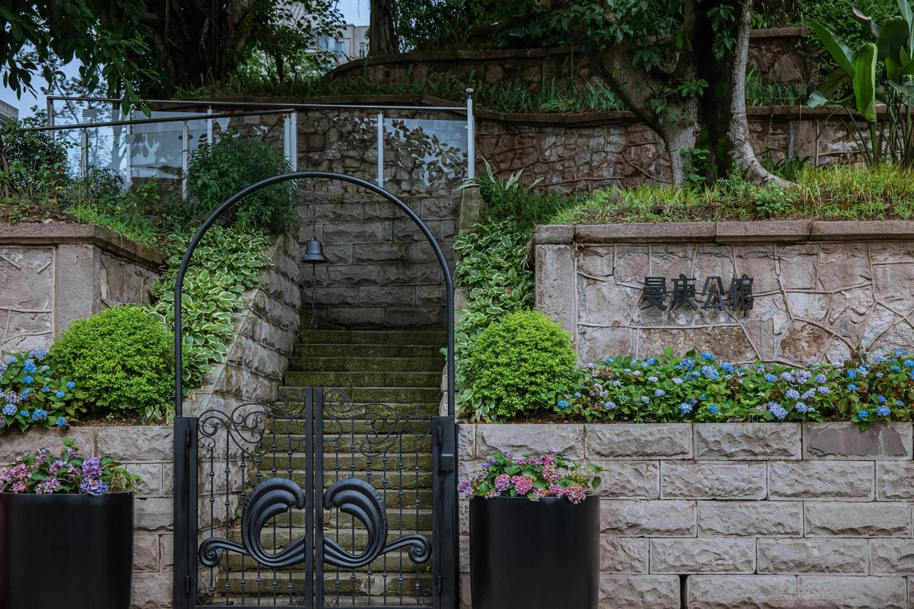 Property building in CHONGQING MANQUE MANSION