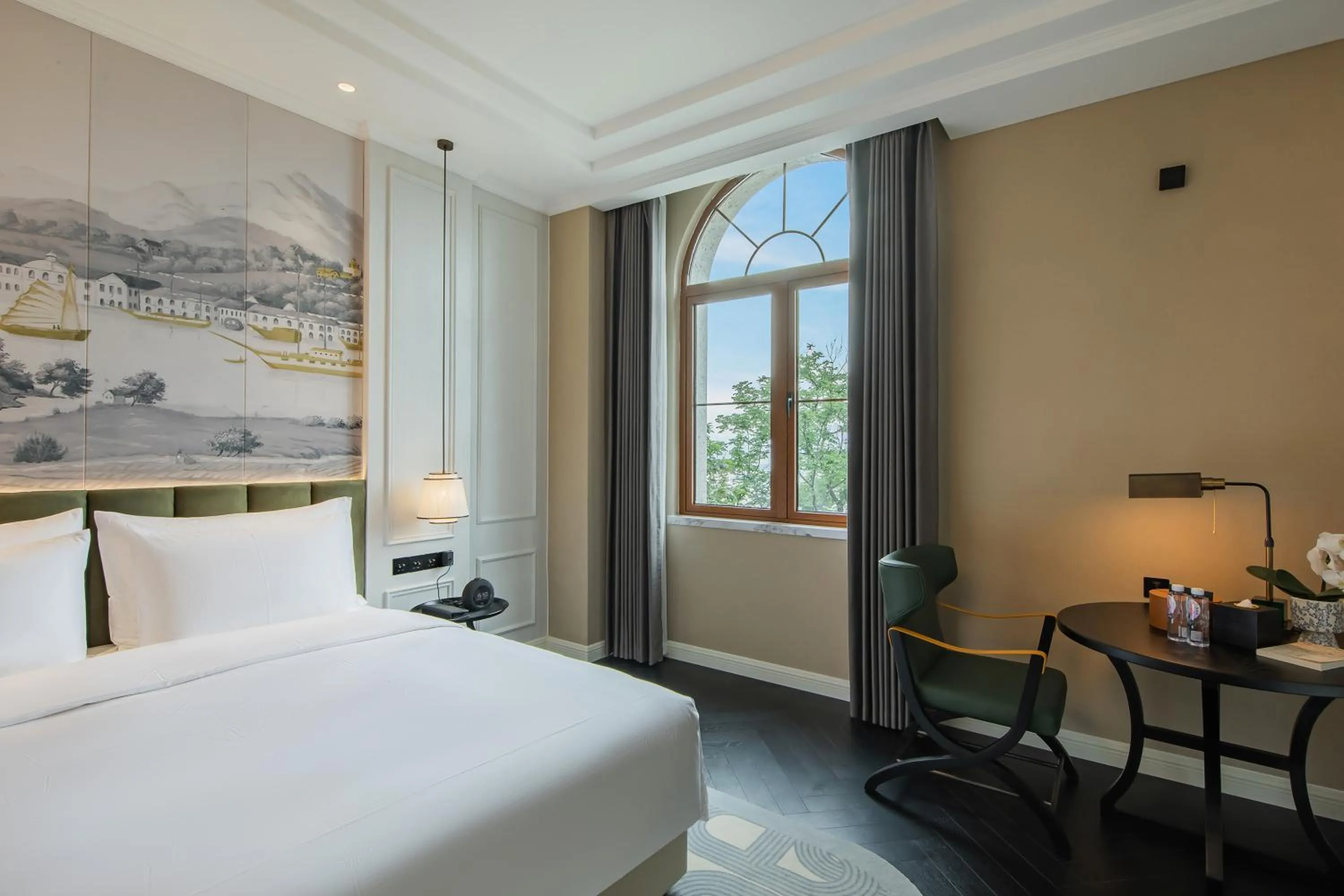 Photo of the whole room, Bed in CHONGQING MANQUE MANSION