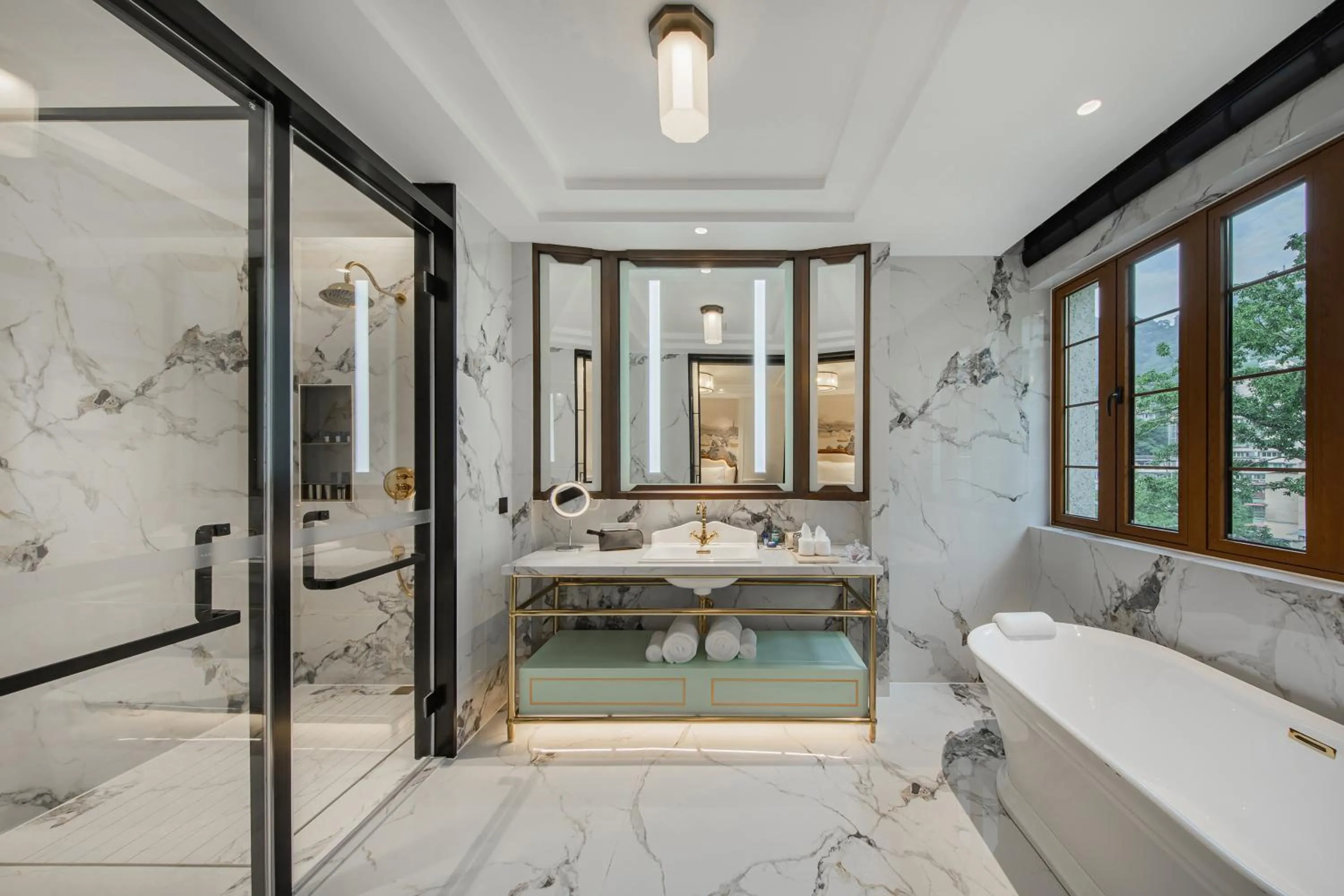Bathroom, Bed in CHONGQING MANQUE MANSION