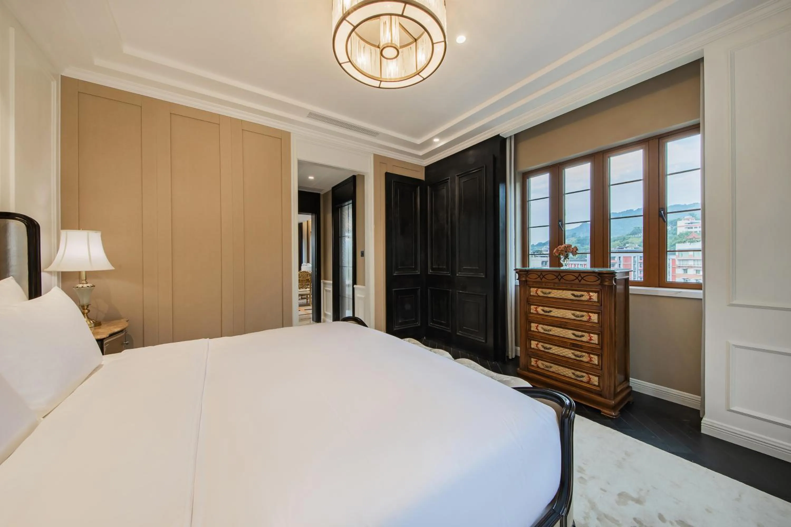 Bedroom, Bed in CHONGQING MANQUE MANSION