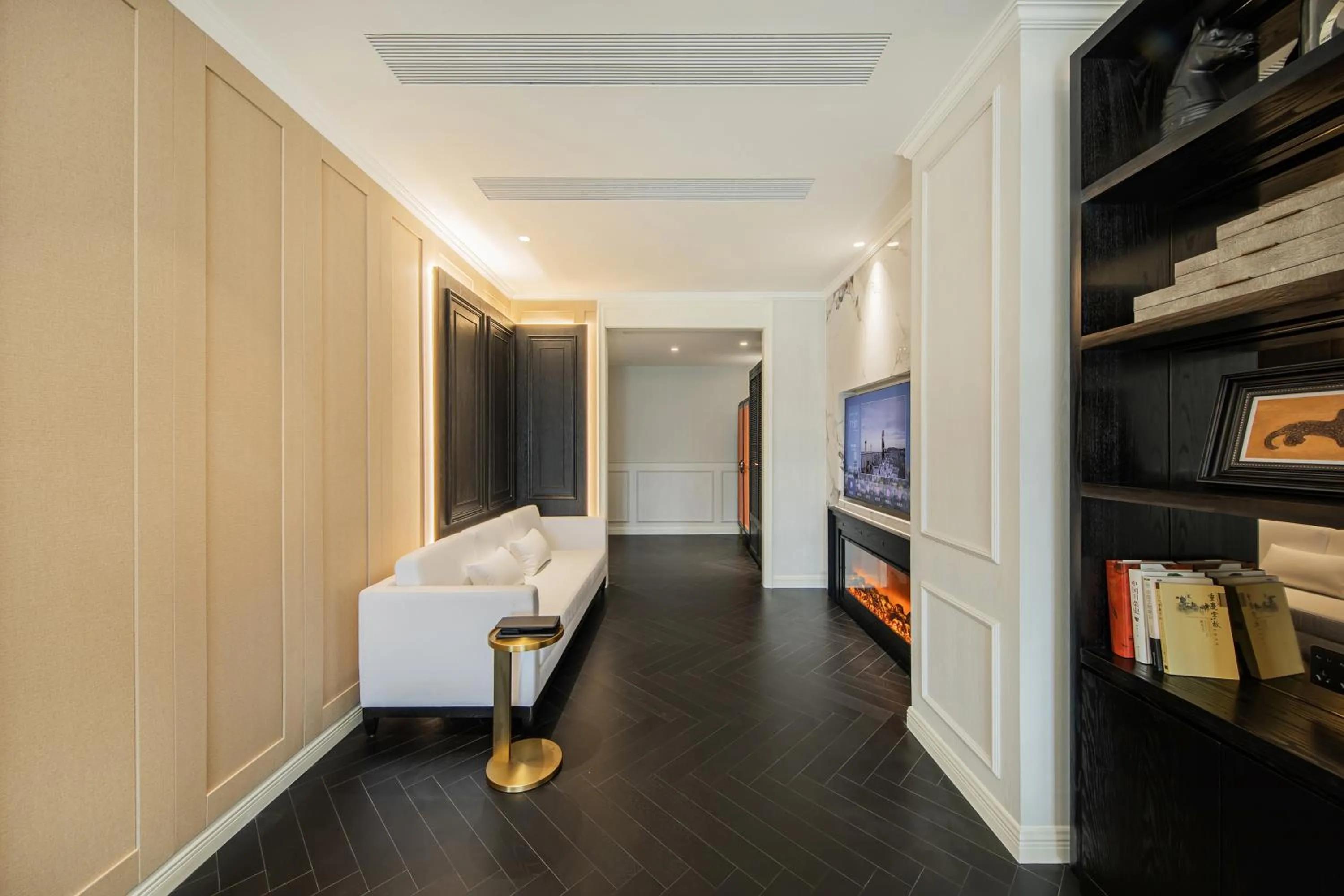 TV and multimedia, Bed in CHONGQING MANQUE MANSION