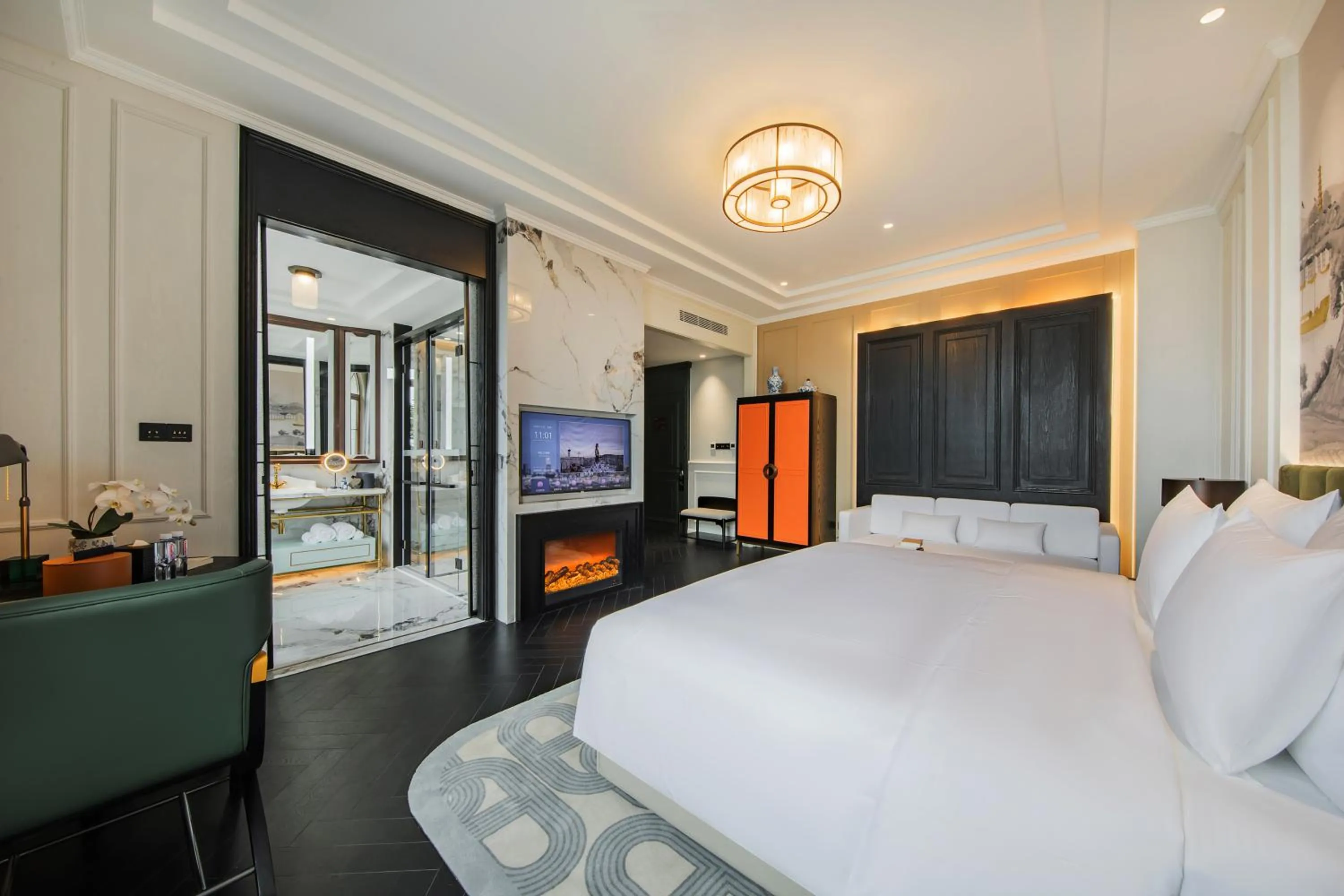 Photo of the whole room, Bed in CHONGQING MANQUE MANSION