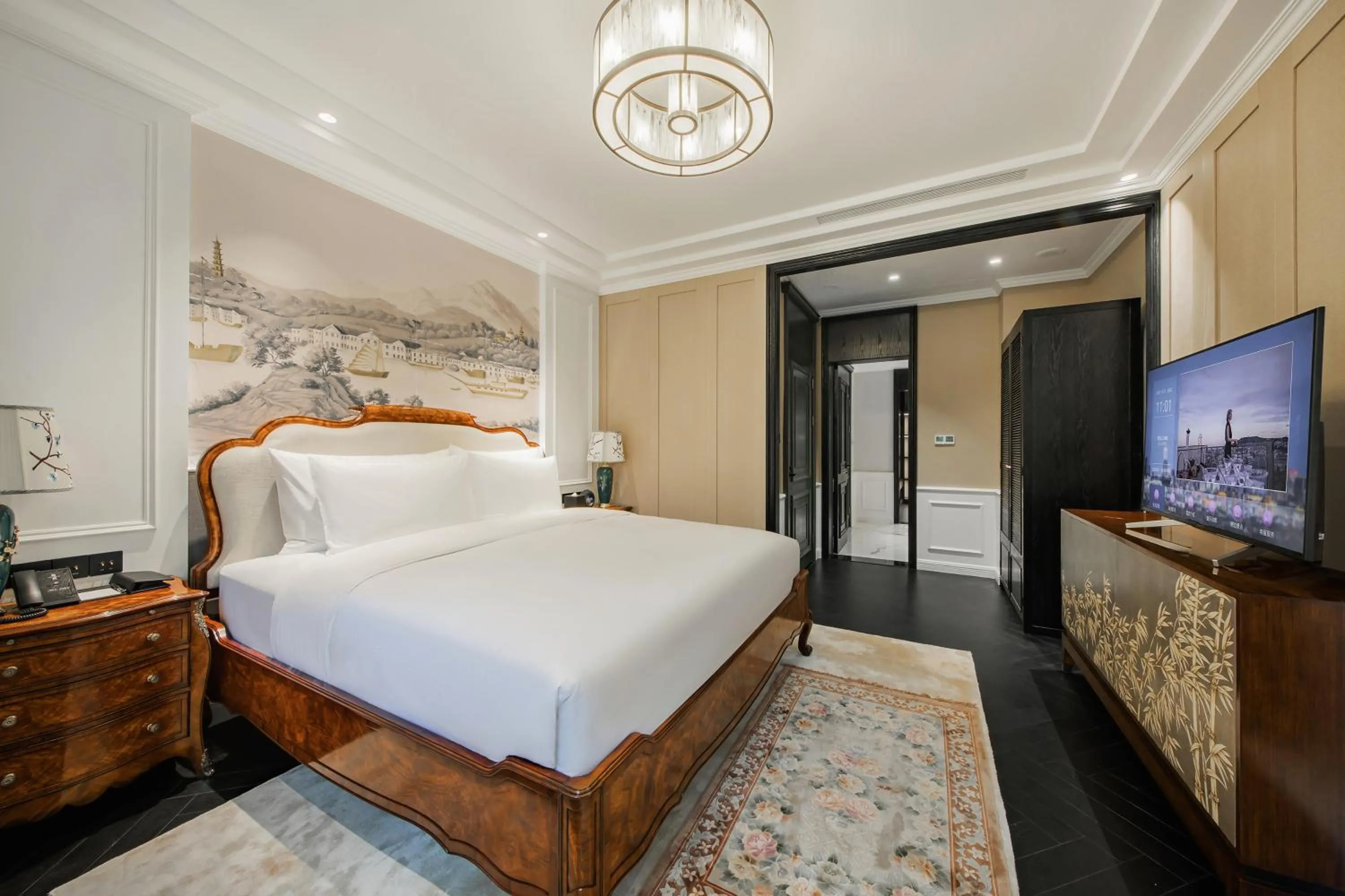 Bedroom, Bed in CHONGQING MANQUE MANSION