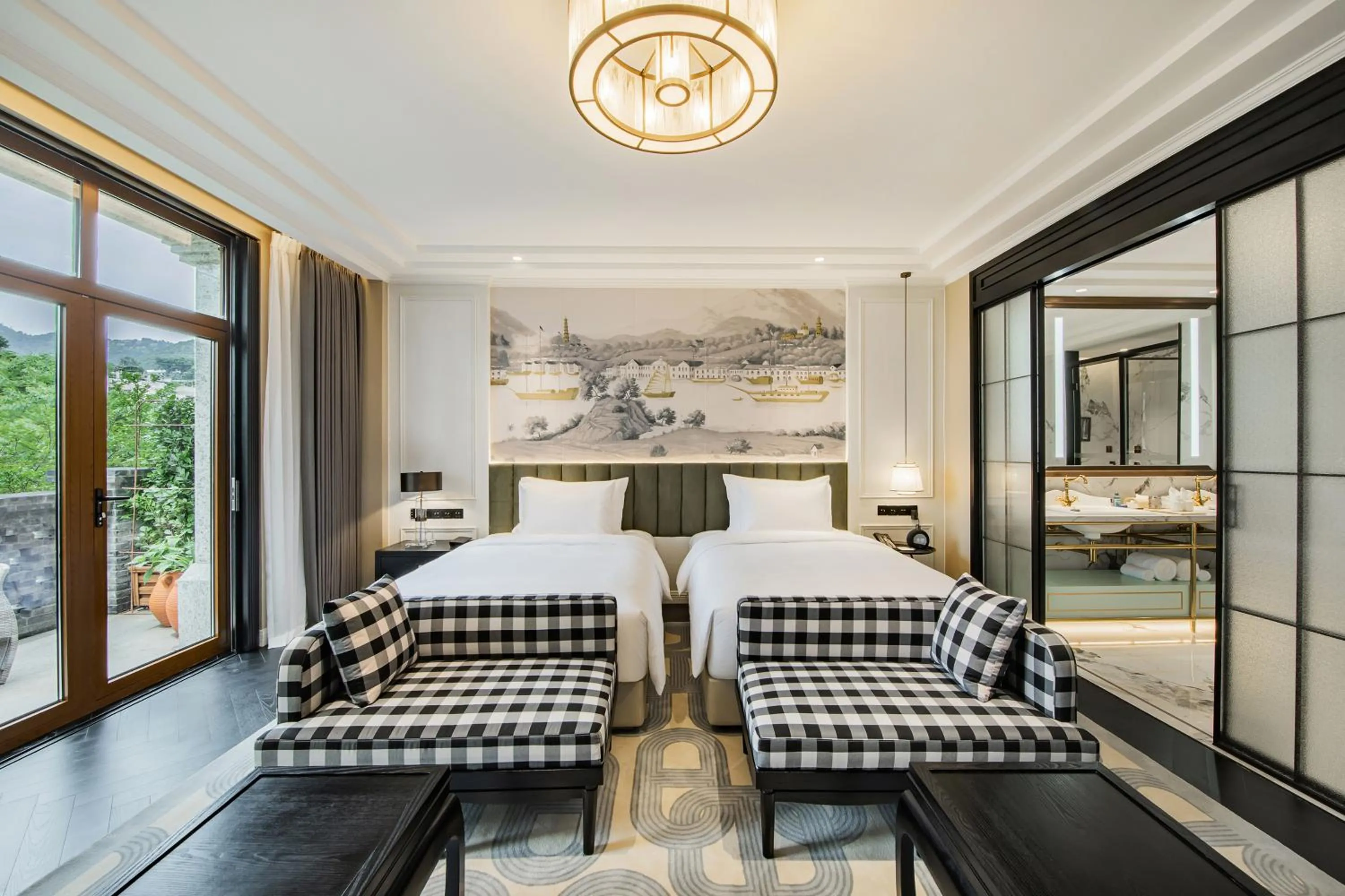 Photo of the whole room, Bed in CHONGQING MANQUE MANSION
