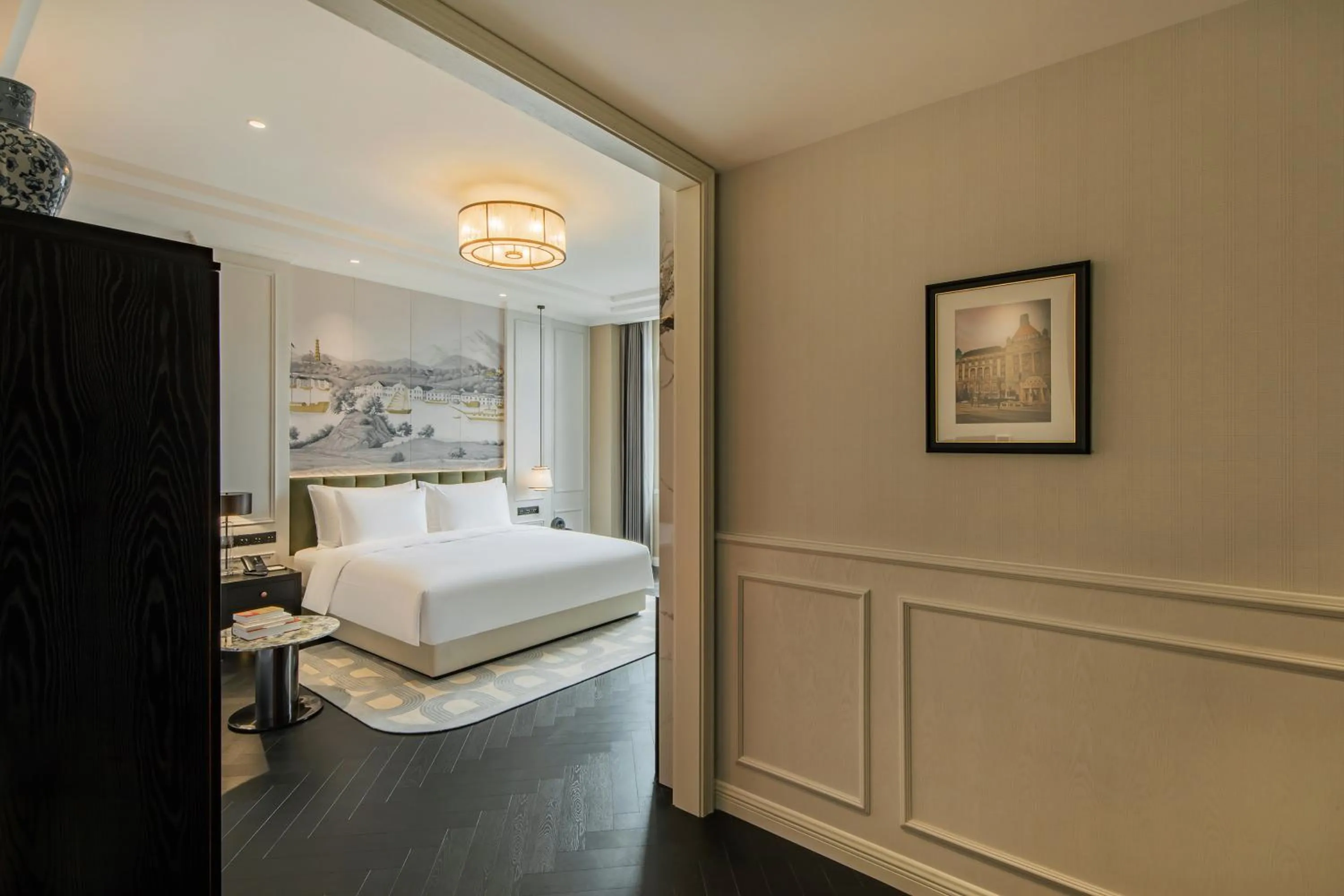 Photo of the whole room, Bed in CHONGQING MANQUE MANSION