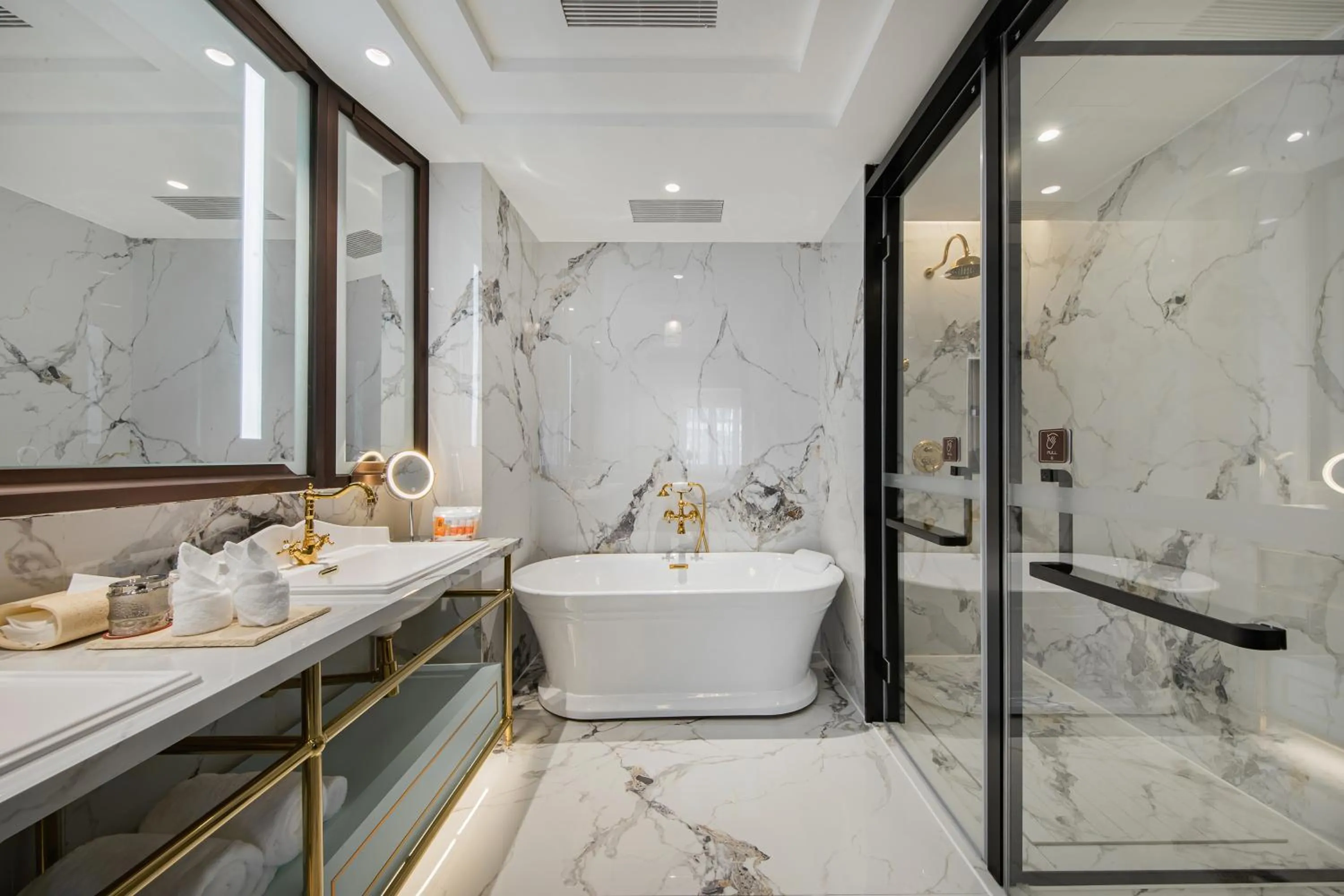 Toilet in CHONGQING MANQUE MANSION