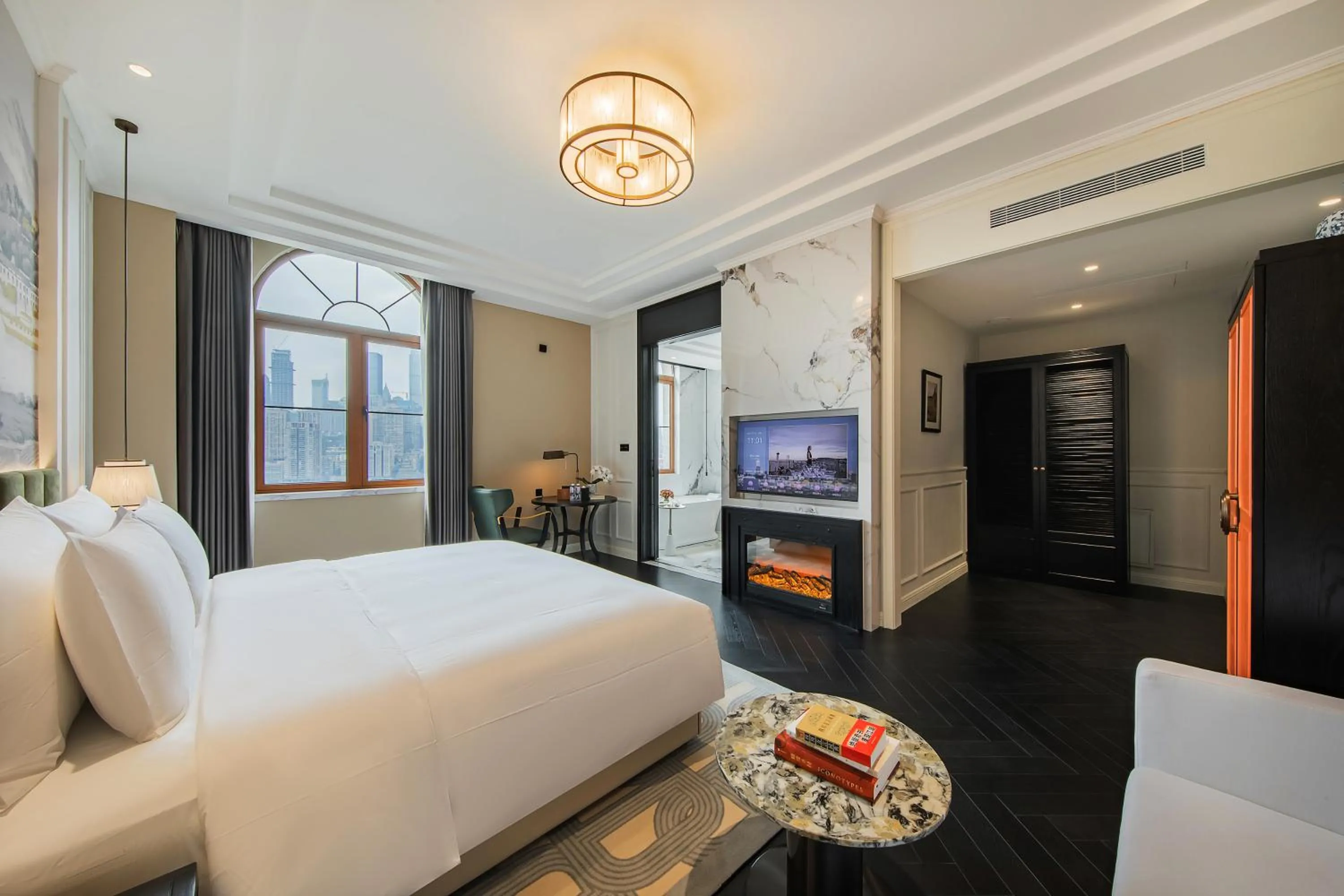 Photo of the whole room, Bed in CHONGQING MANQUE MANSION