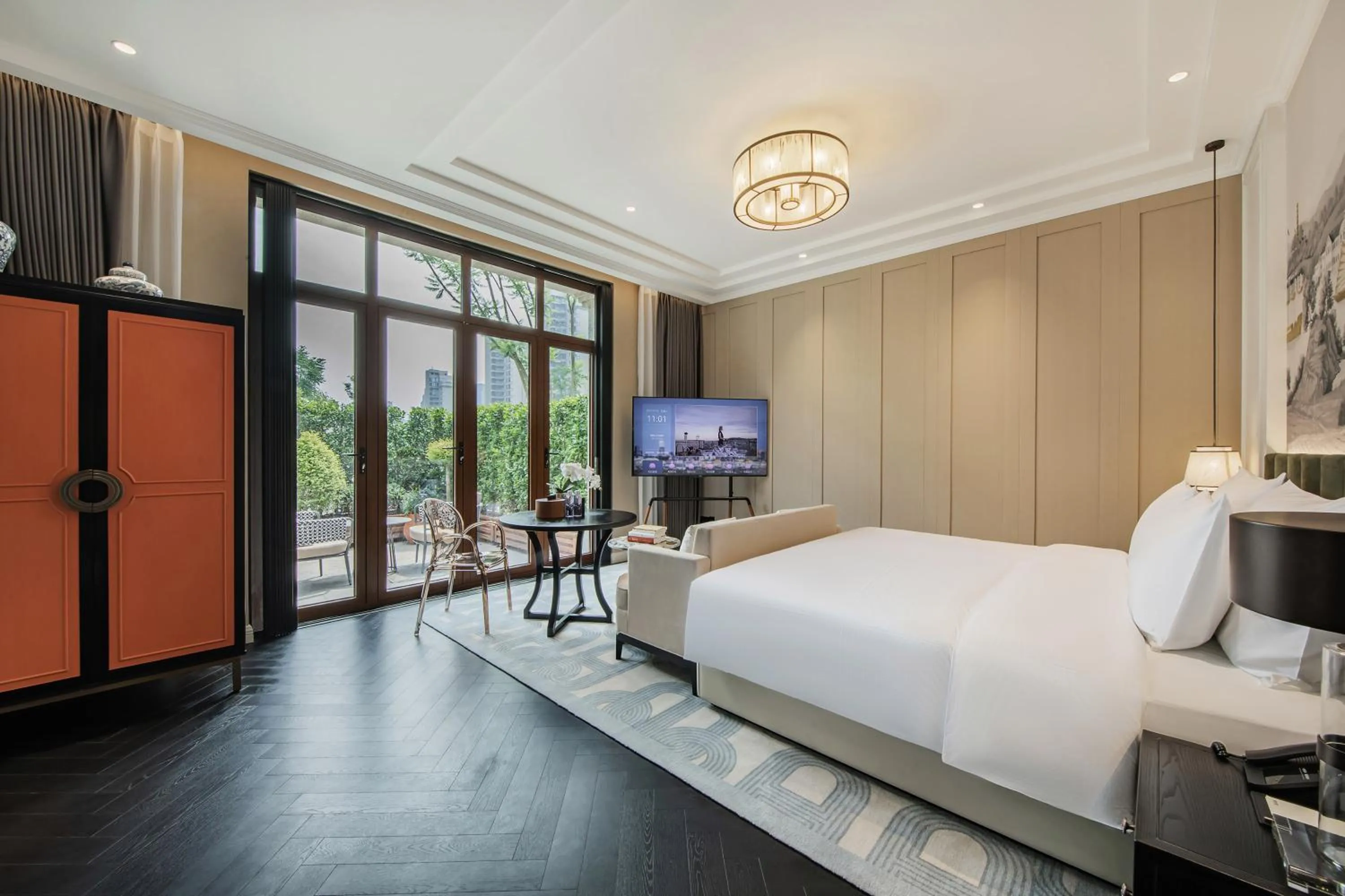Photo of the whole room, Bed in CHONGQING MANQUE MANSION