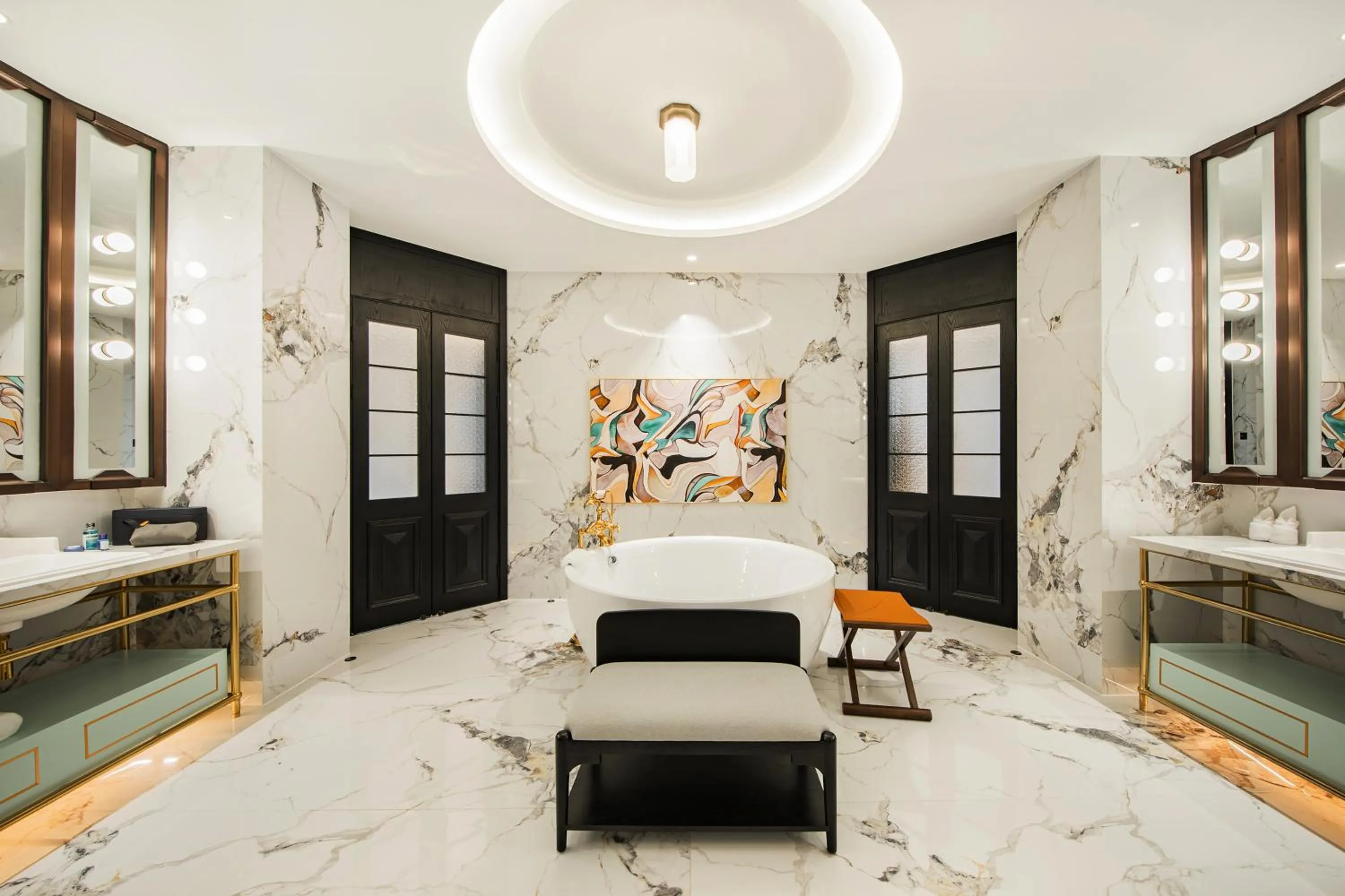 Bathroom, Bed in CHONGQING MANQUE MANSION