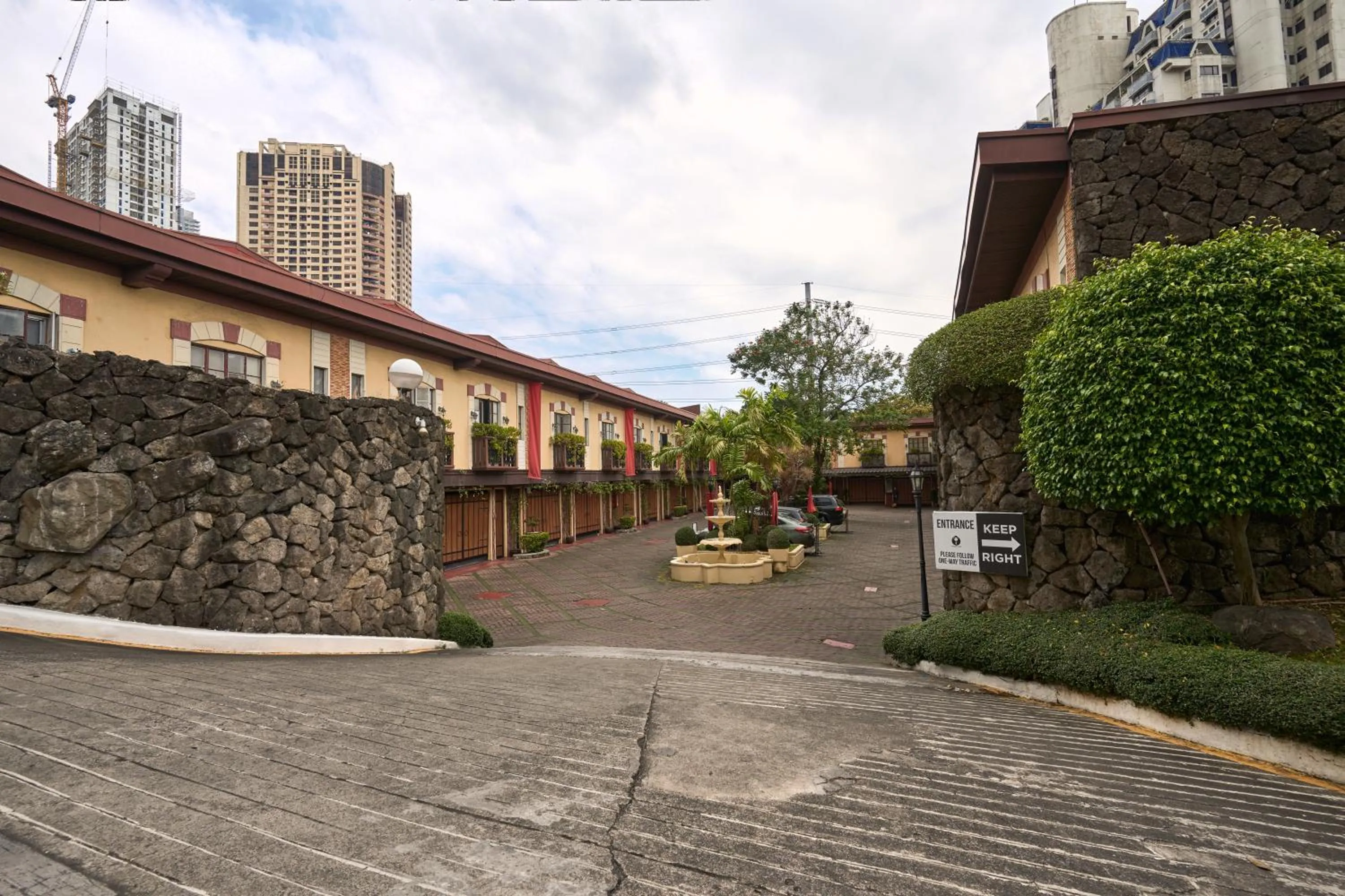 Victoria Court Suites - Pasig