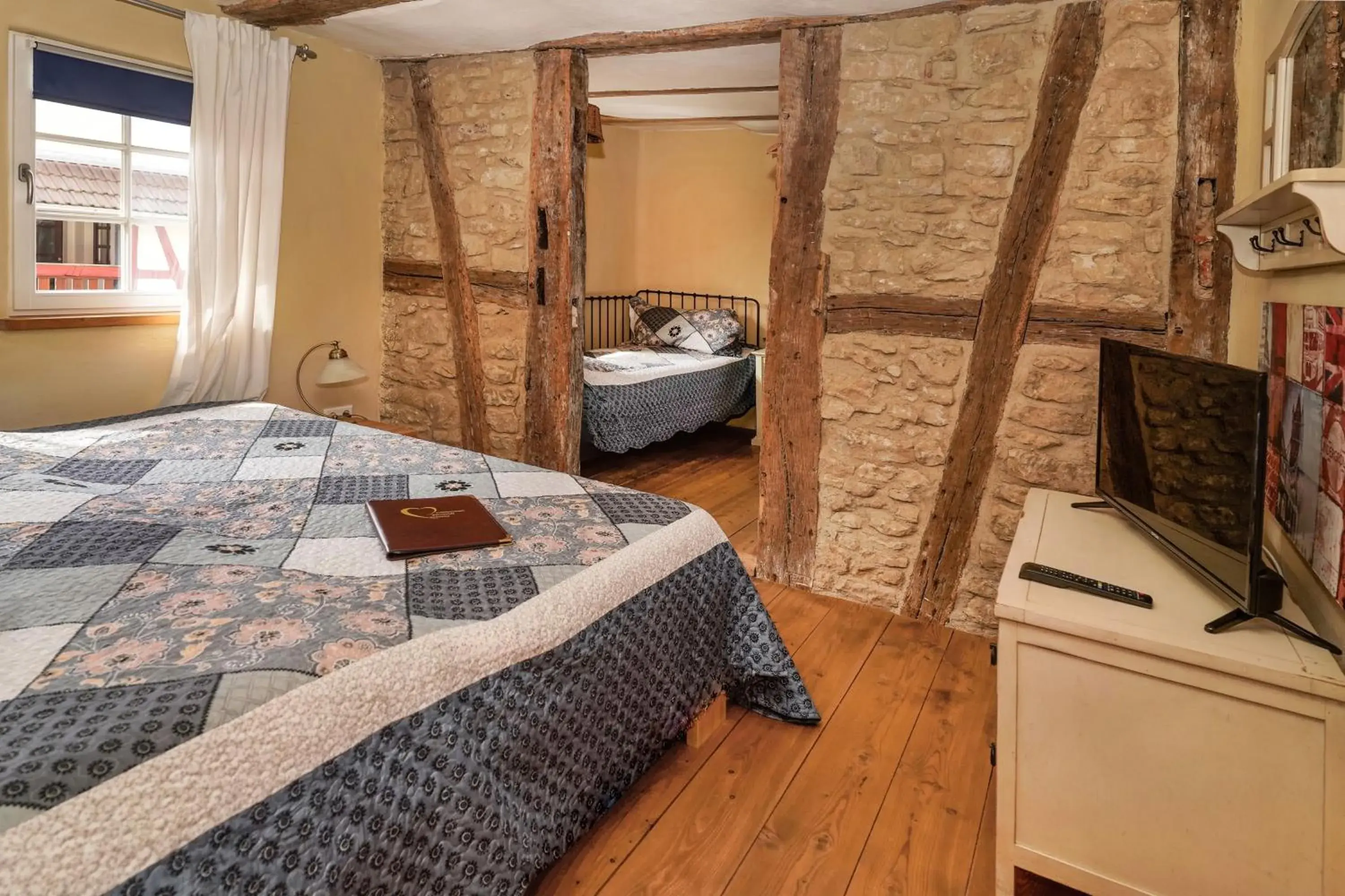 Basic Triple Room with Shared Bathroom - single occupancy in Stevenson House Bed and Breakfast Basic Triple Room with Shared Bathroom - single occupancy in Stevenson House Bed and Breakfast