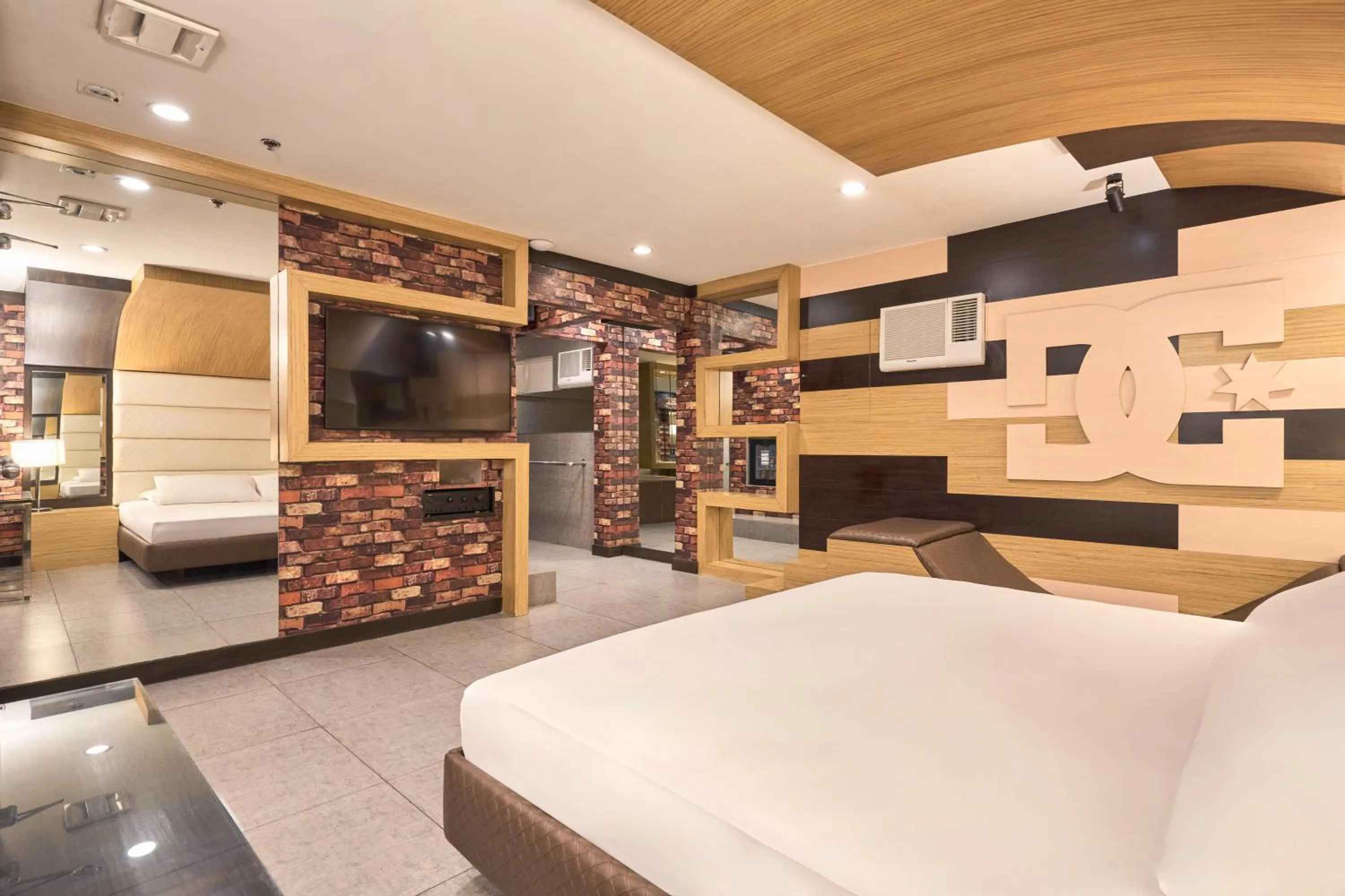 Bed in Victoria Court Las Pinas