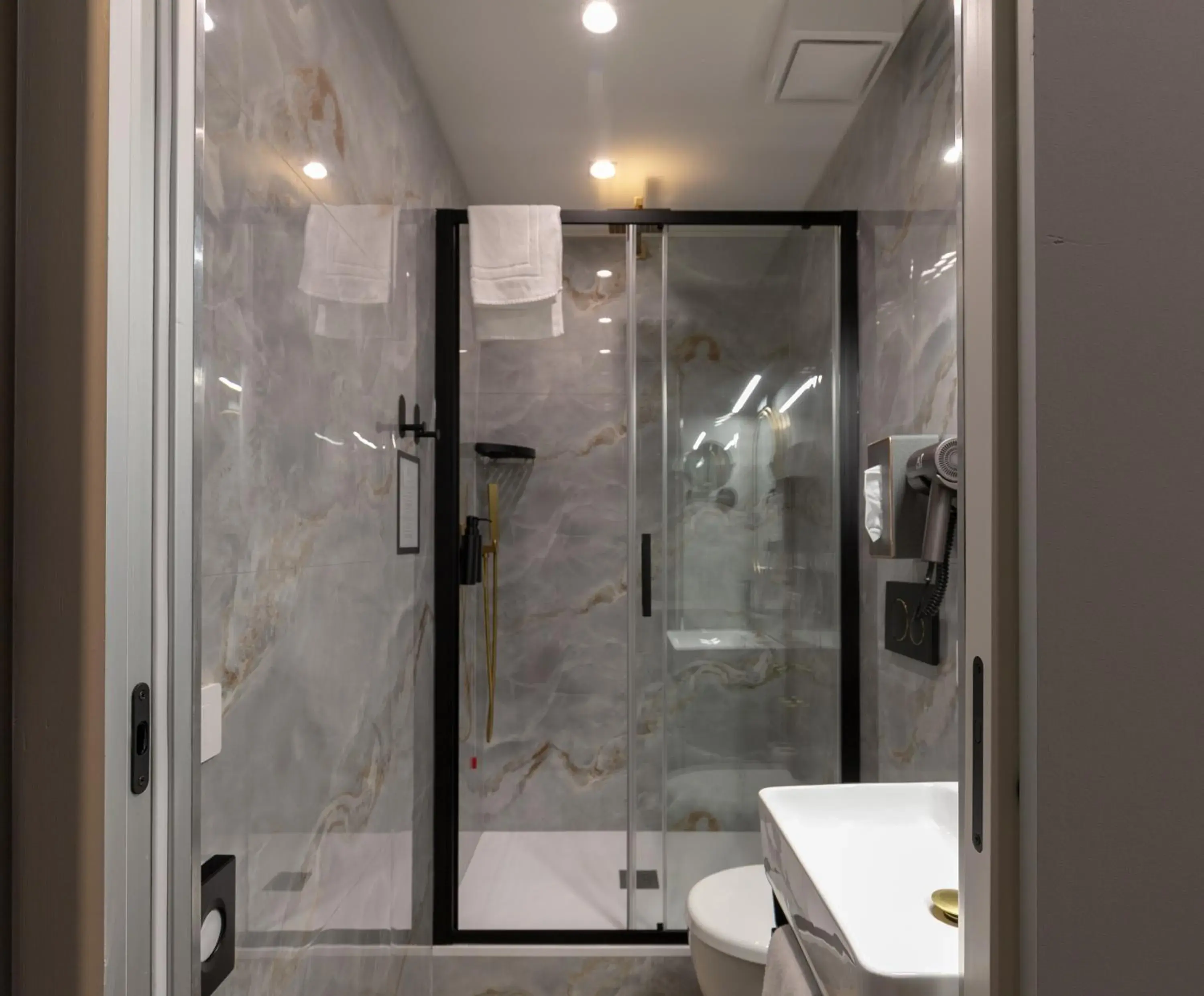 AH - Duomo Signature AH - Duomo Signature