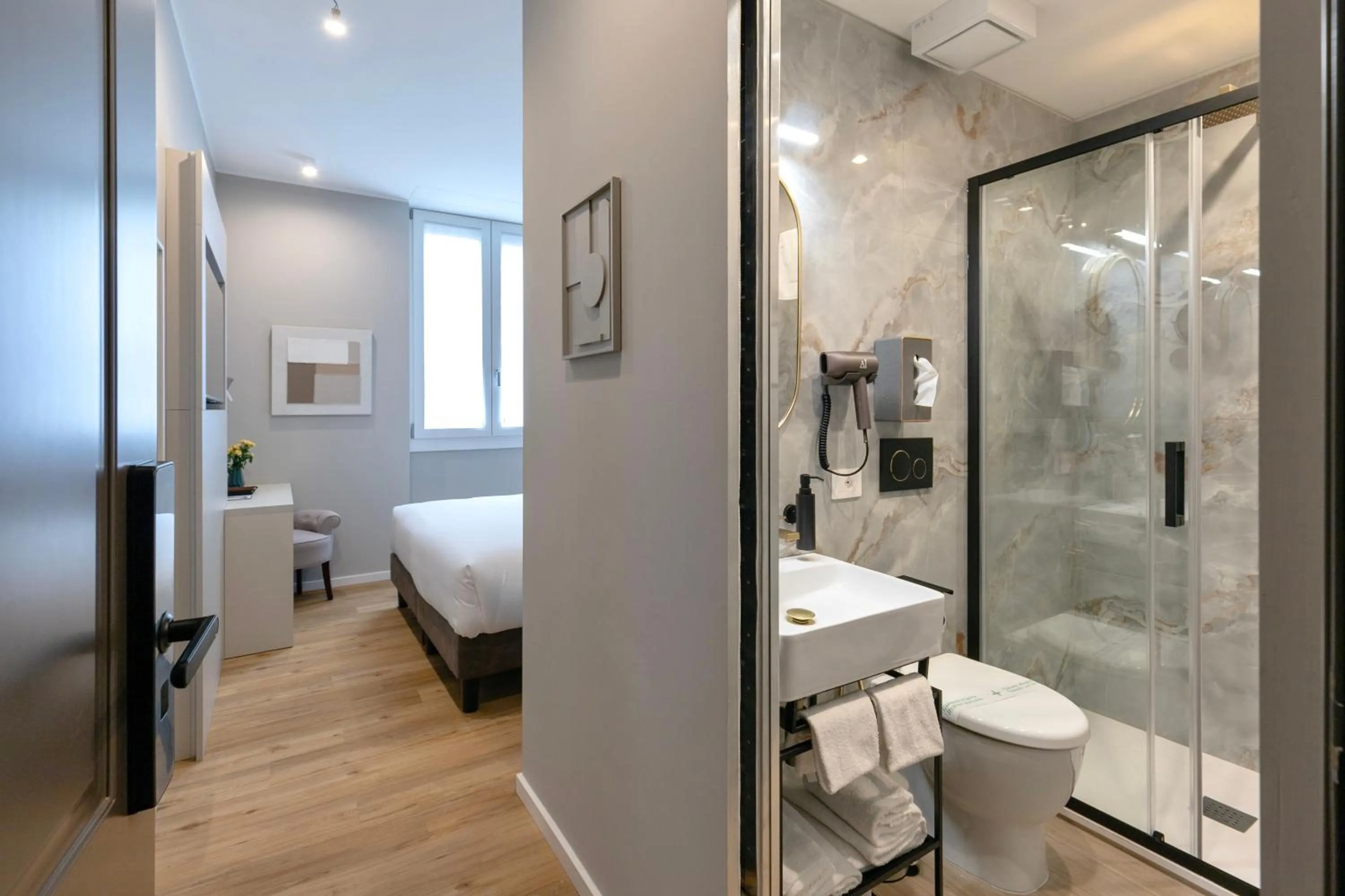 Shower in AH - Duomo Signature