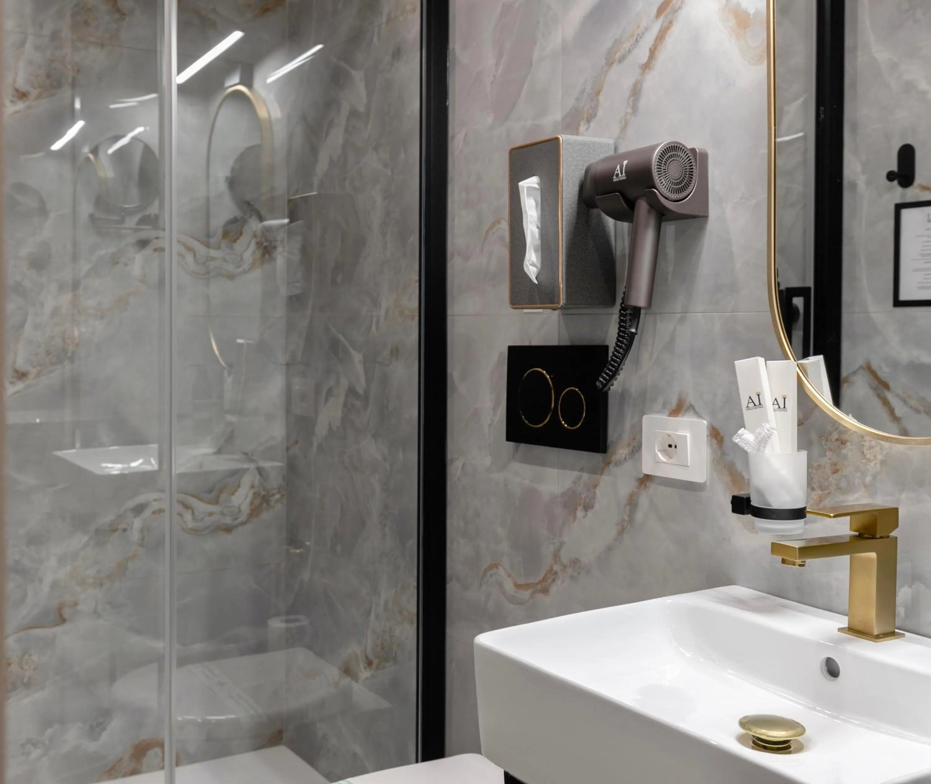 Shower in AH - Duomo Signature