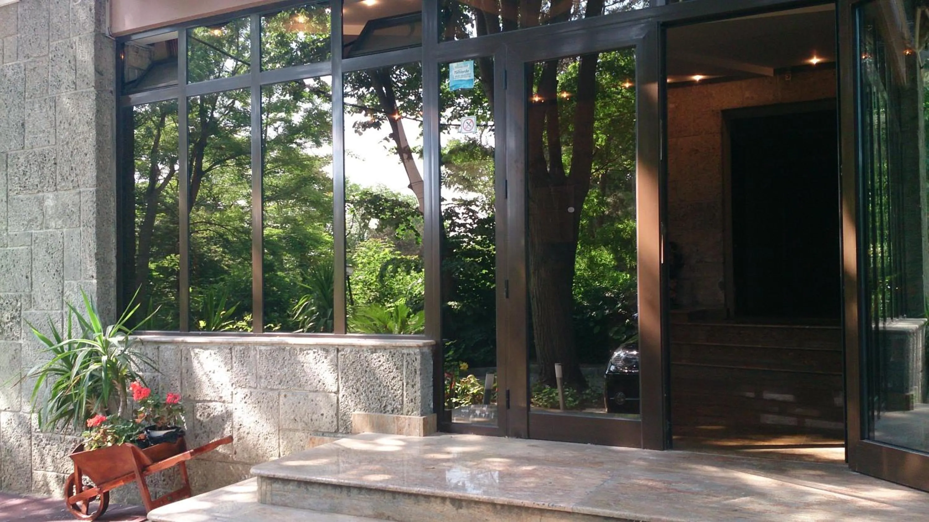 Facade/entrance in Hotel Hermes