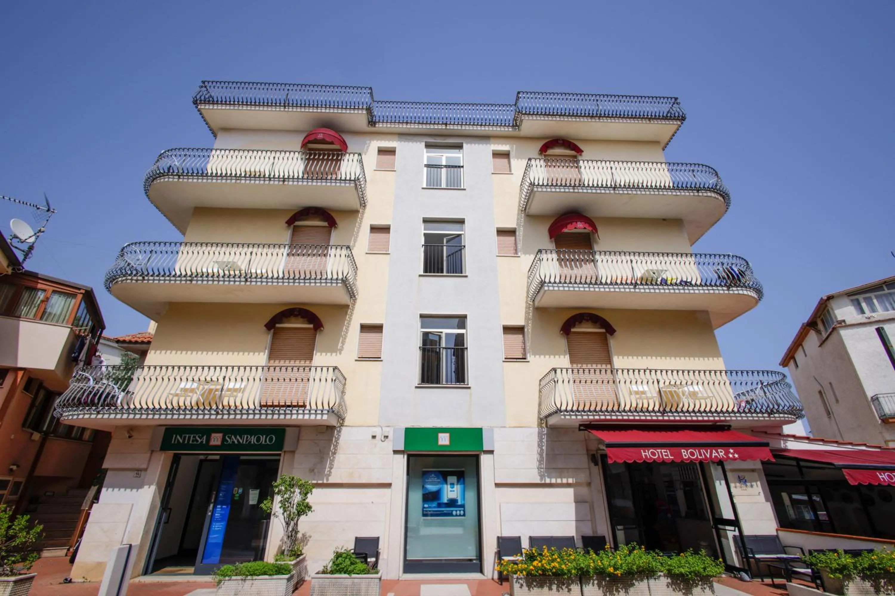 Property building in Hotel Bolivar