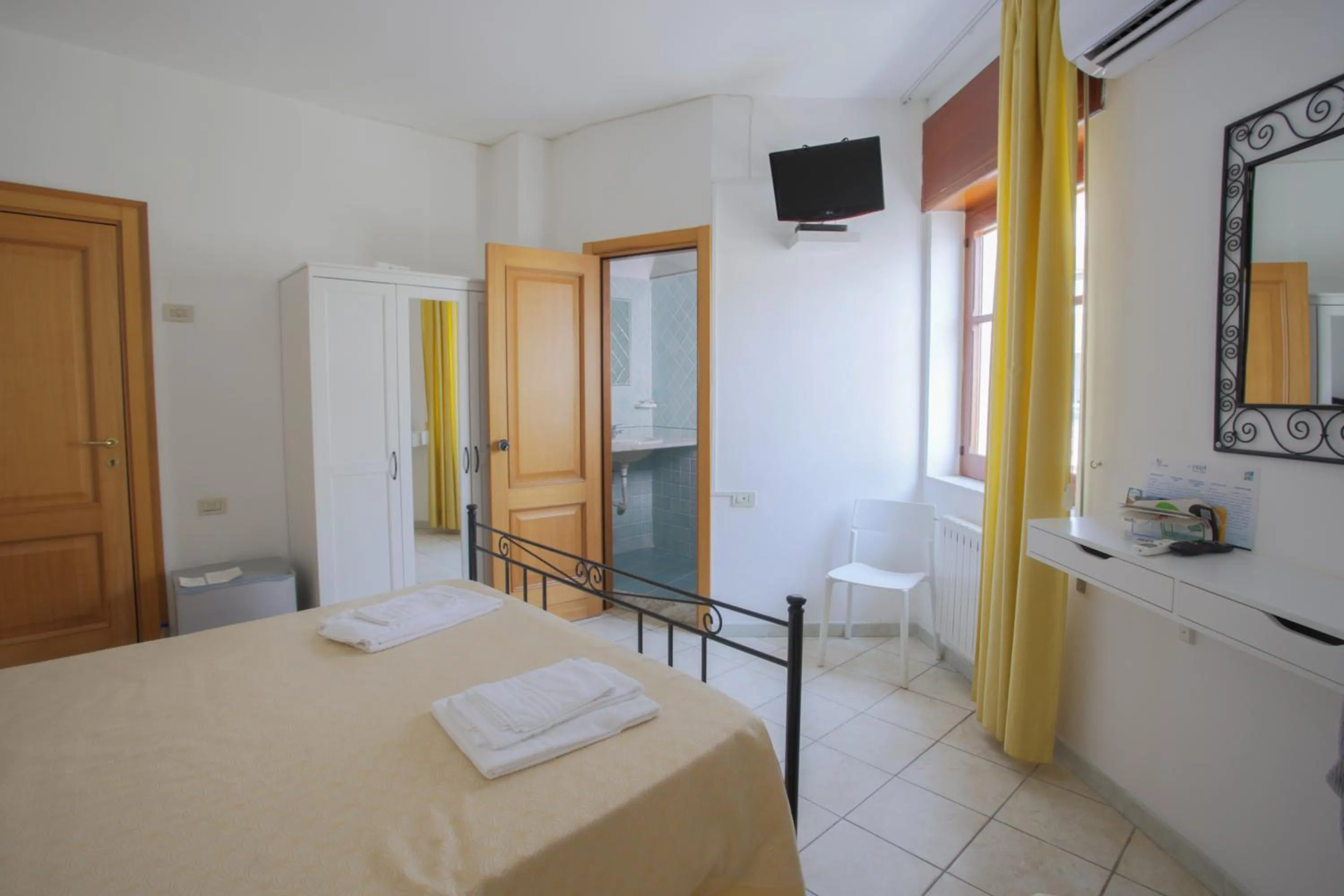 Bed in Hotel Bolivar