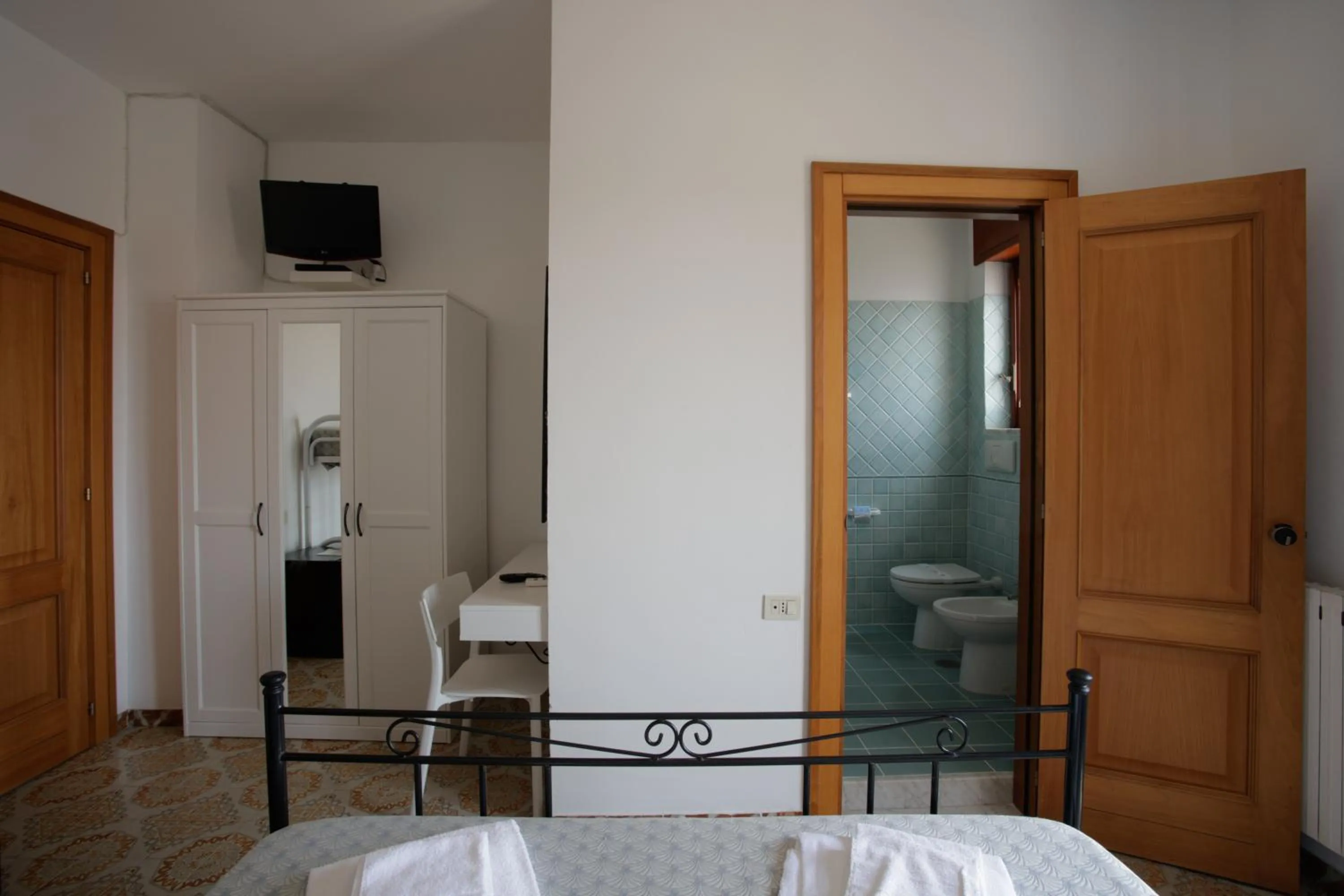 Photo of the whole room in Hotel Bolivar