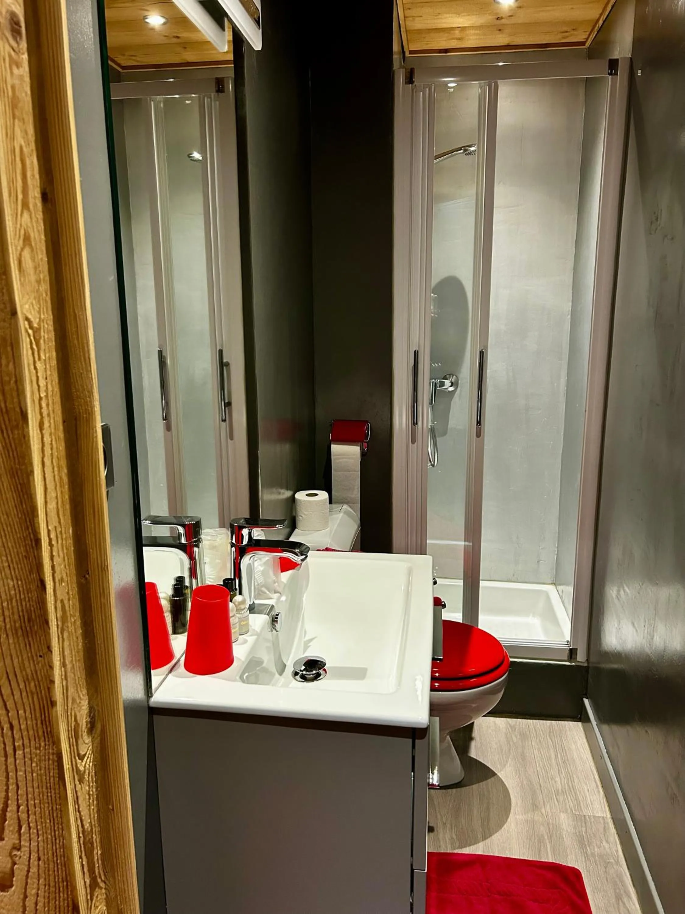 Shower in Hotel Bel'alpe