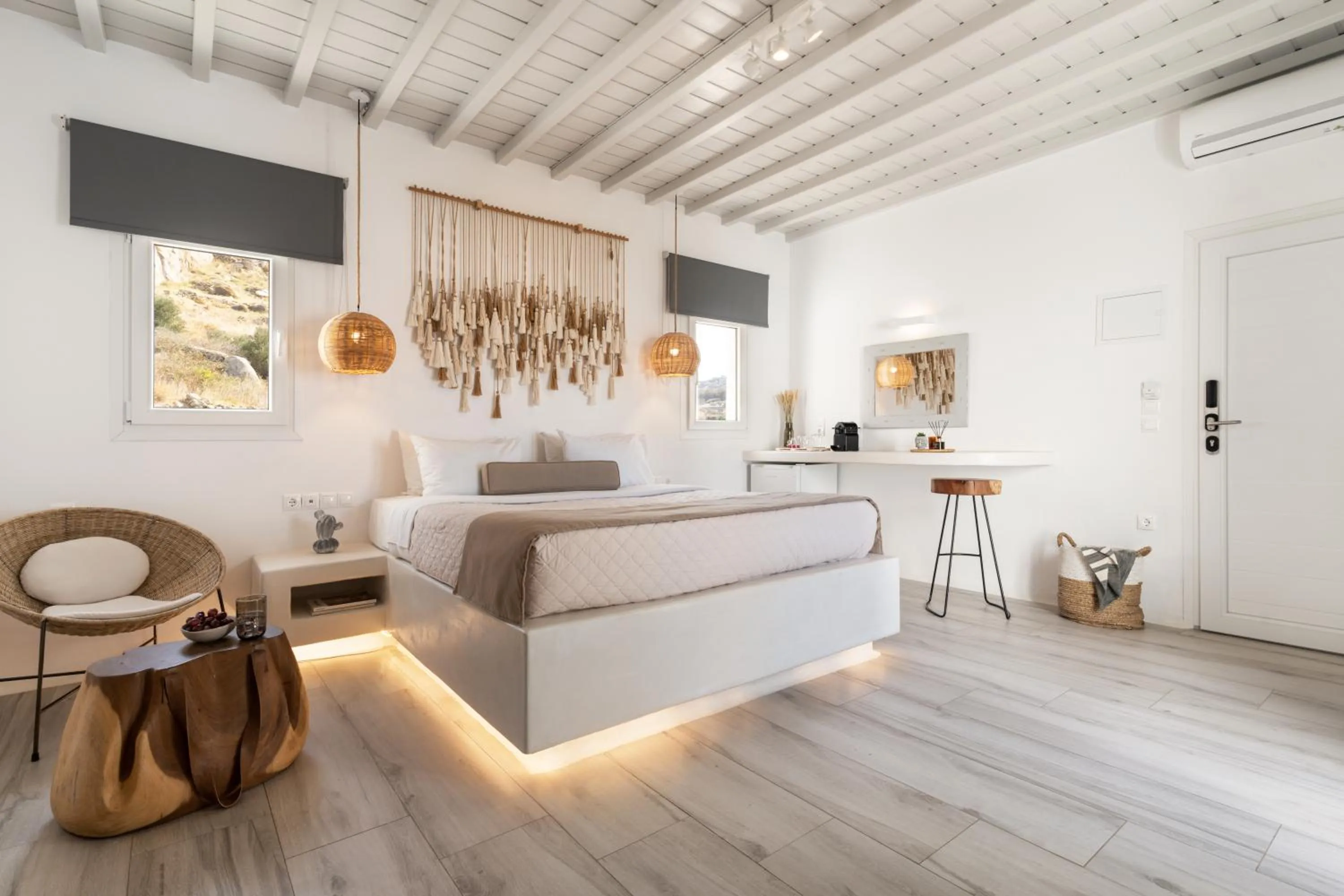 Bedroom, Bed in Tagoo Studios Mykonos