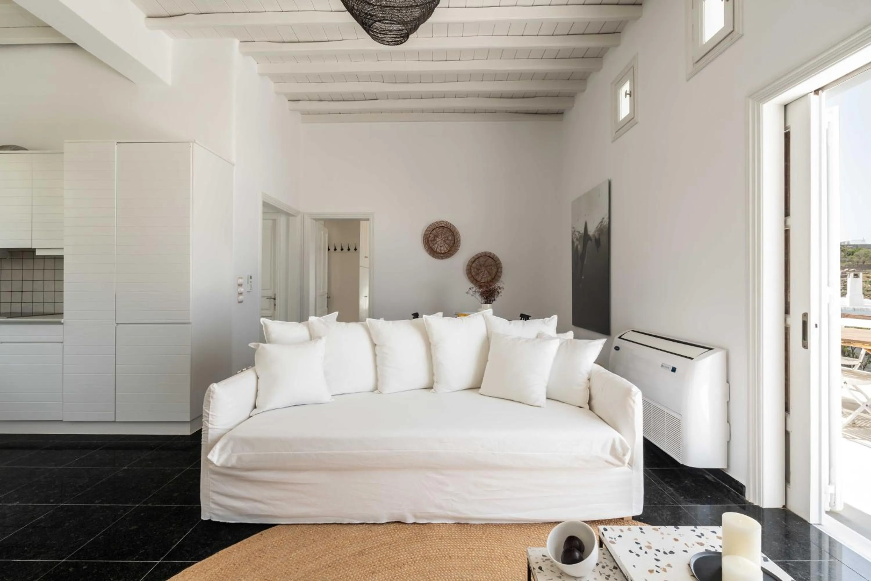 Living room, Bed in Tagoo Studios Mykonos