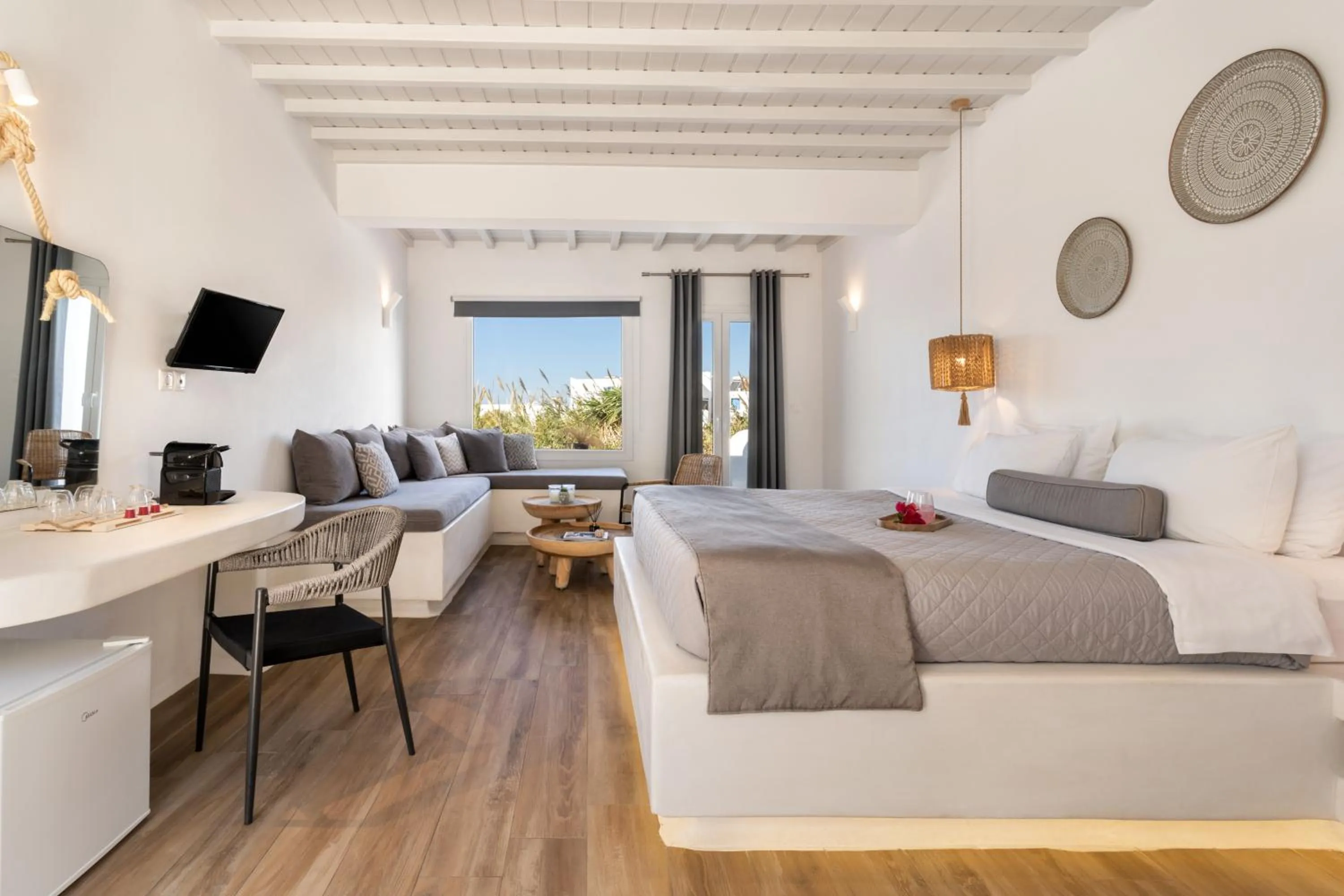 Bedroom, Bed in Tagoo Studios Mykonos