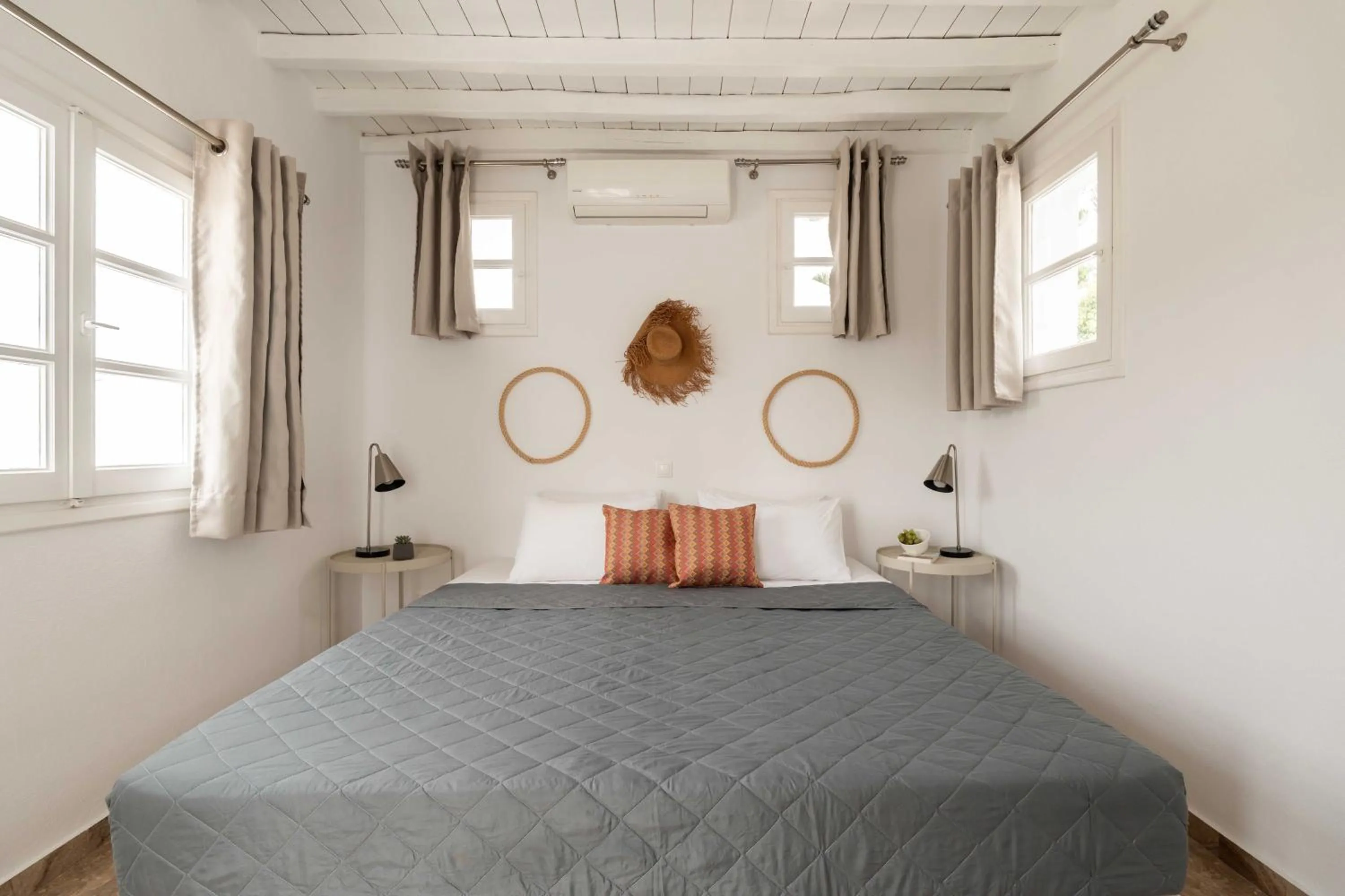 Photo of the whole room, Bed in Tagoo Studios Mykonos