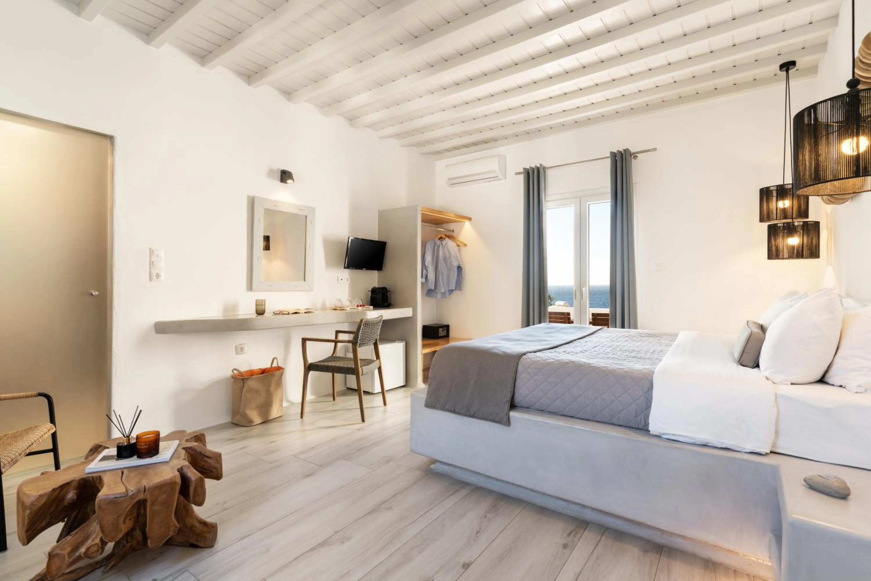 Bedroom, Bed in Tagoo Studios Mykonos