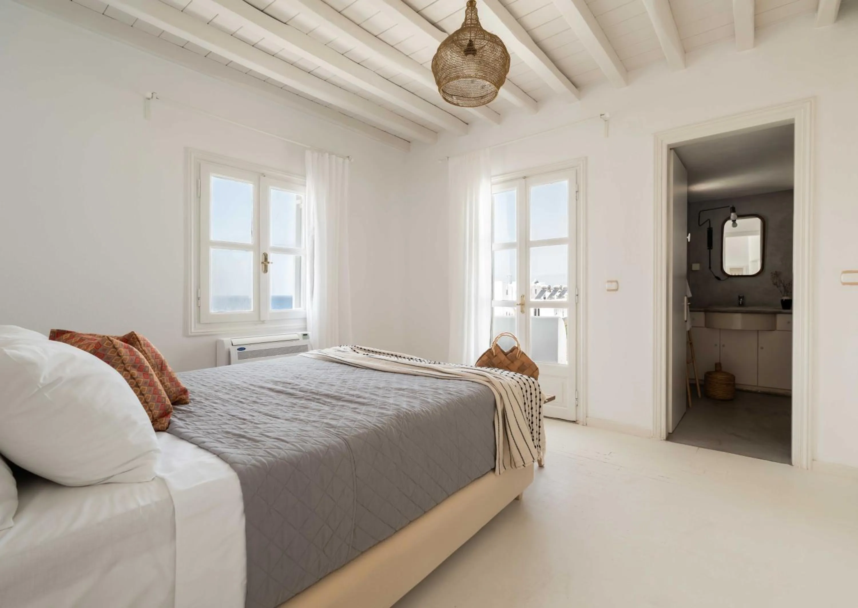Bedroom, Bed in Tagoo Studios Mykonos