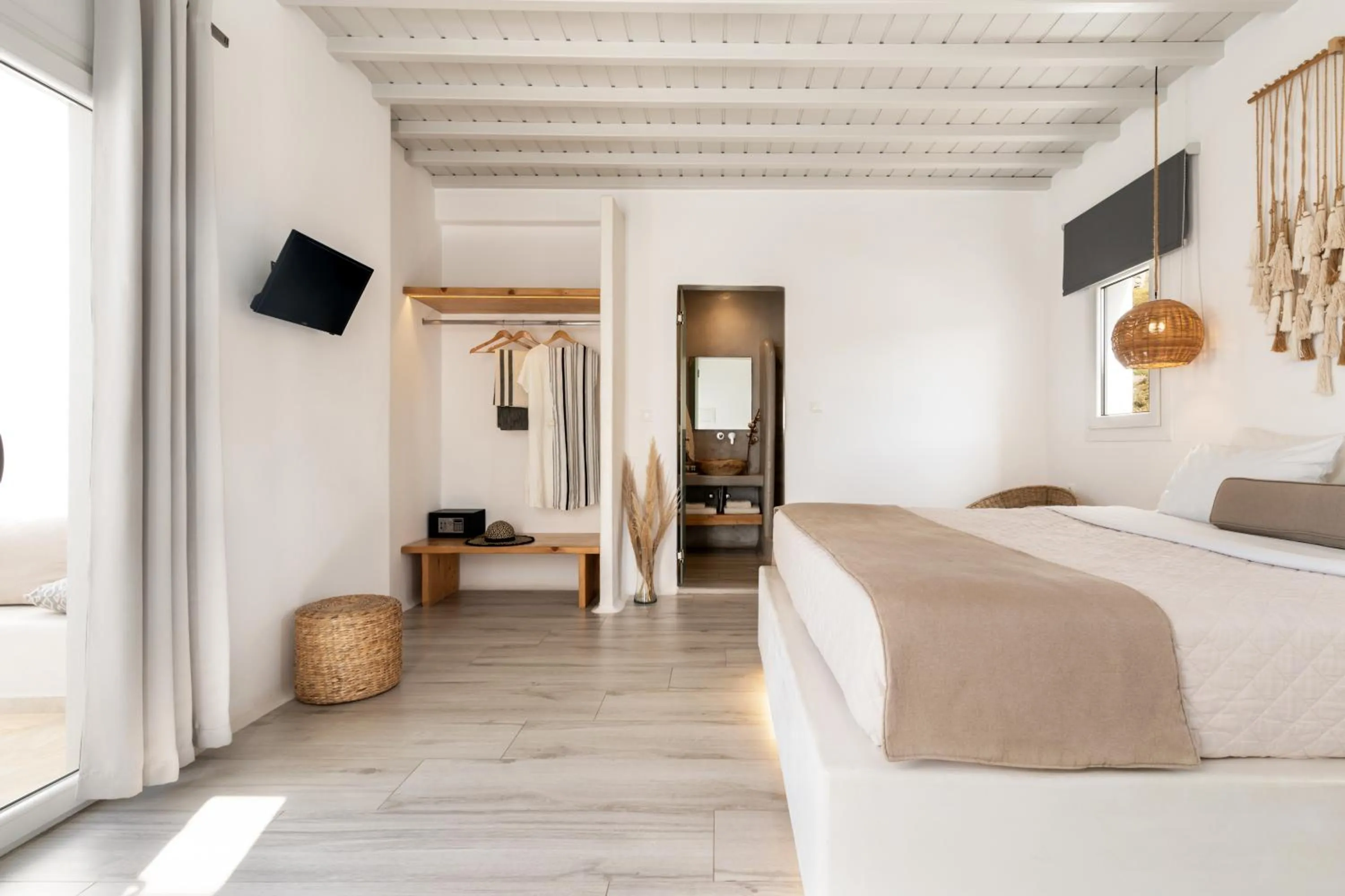 Bedroom, Bed in Tagoo Studios Mykonos