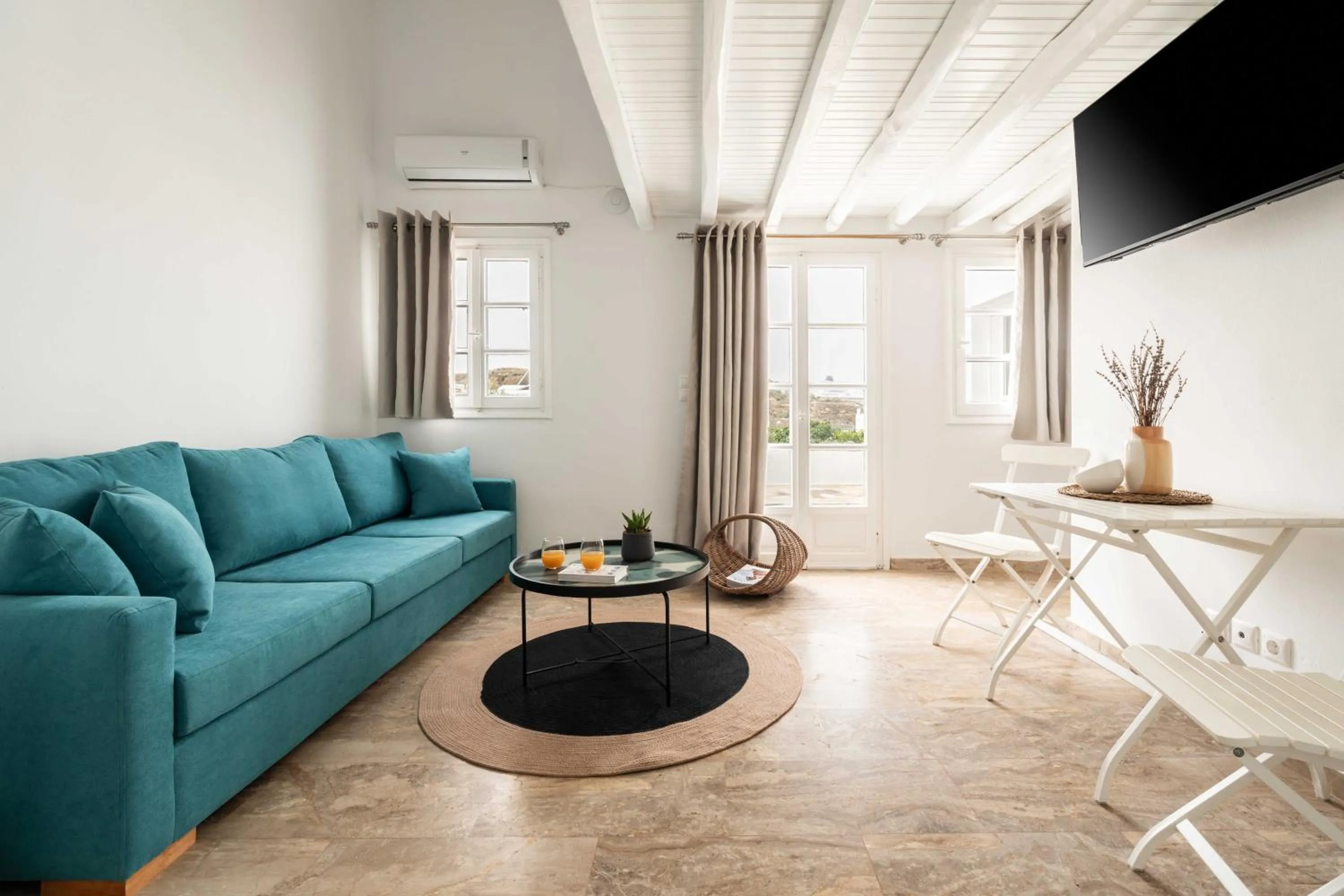 TV and multimedia in Tagoo Studios Mykonos