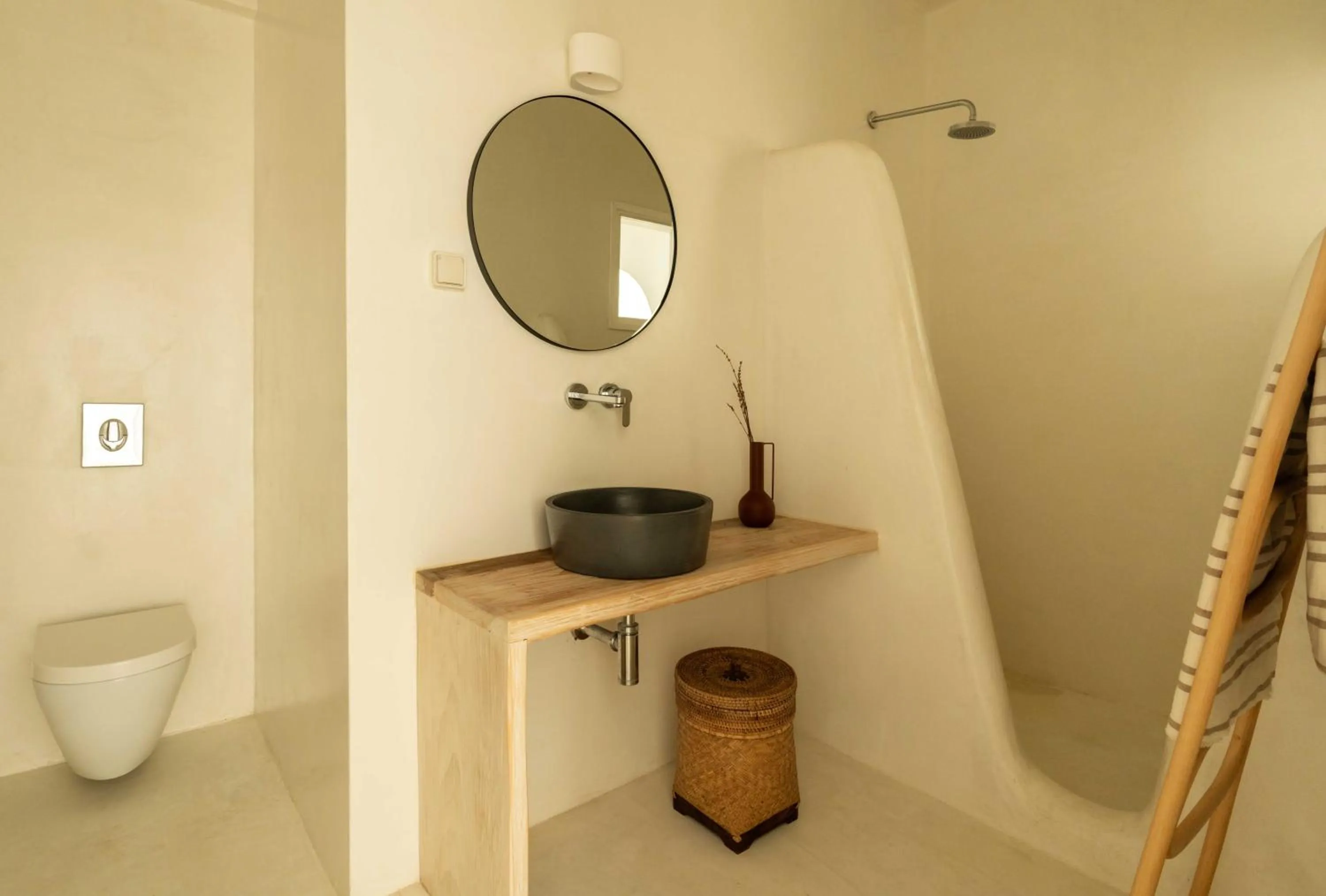 Shower in Tagoo Studios Mykonos