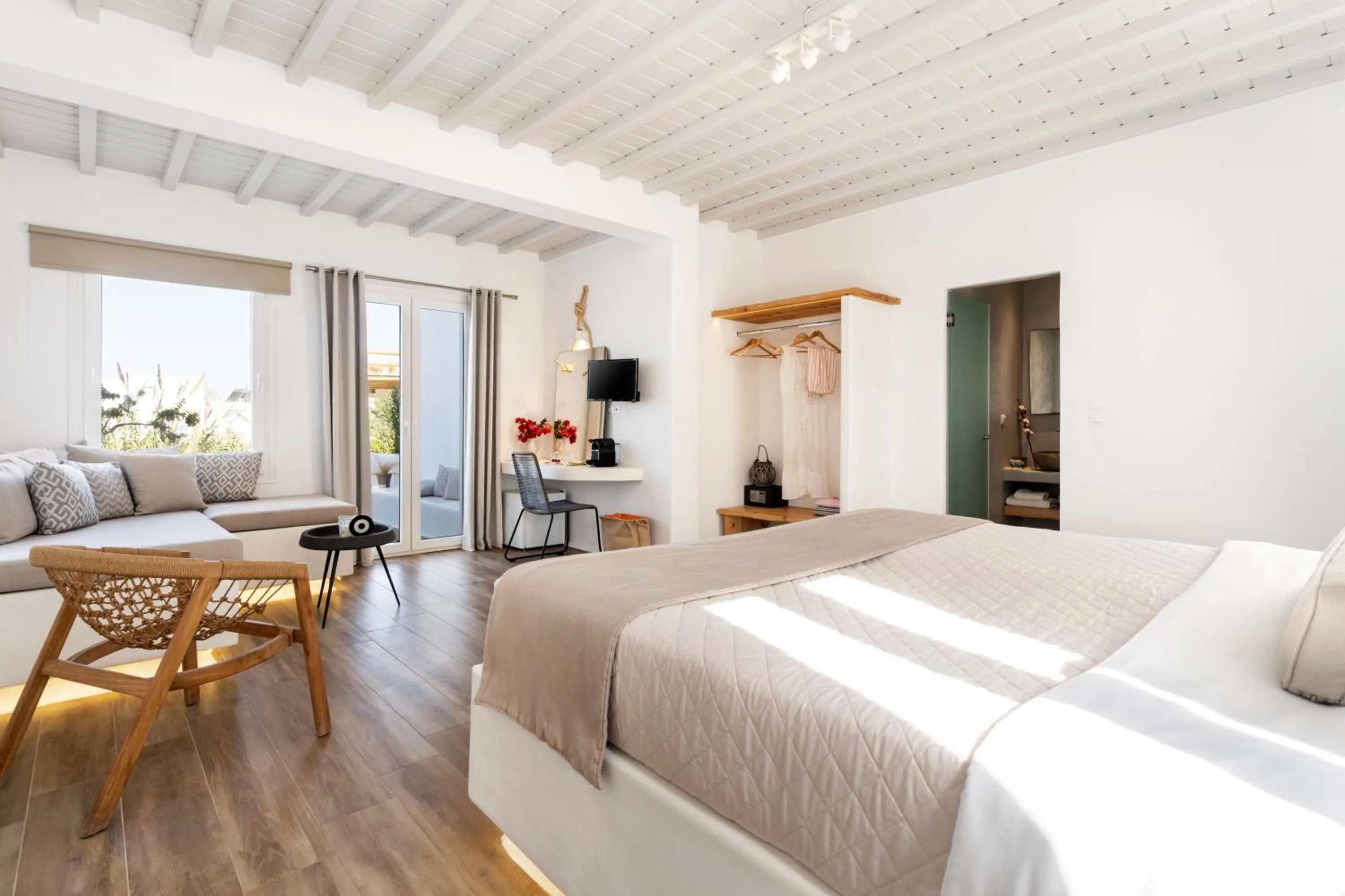 Bedroom, Bed in Tagoo Studios Mykonos