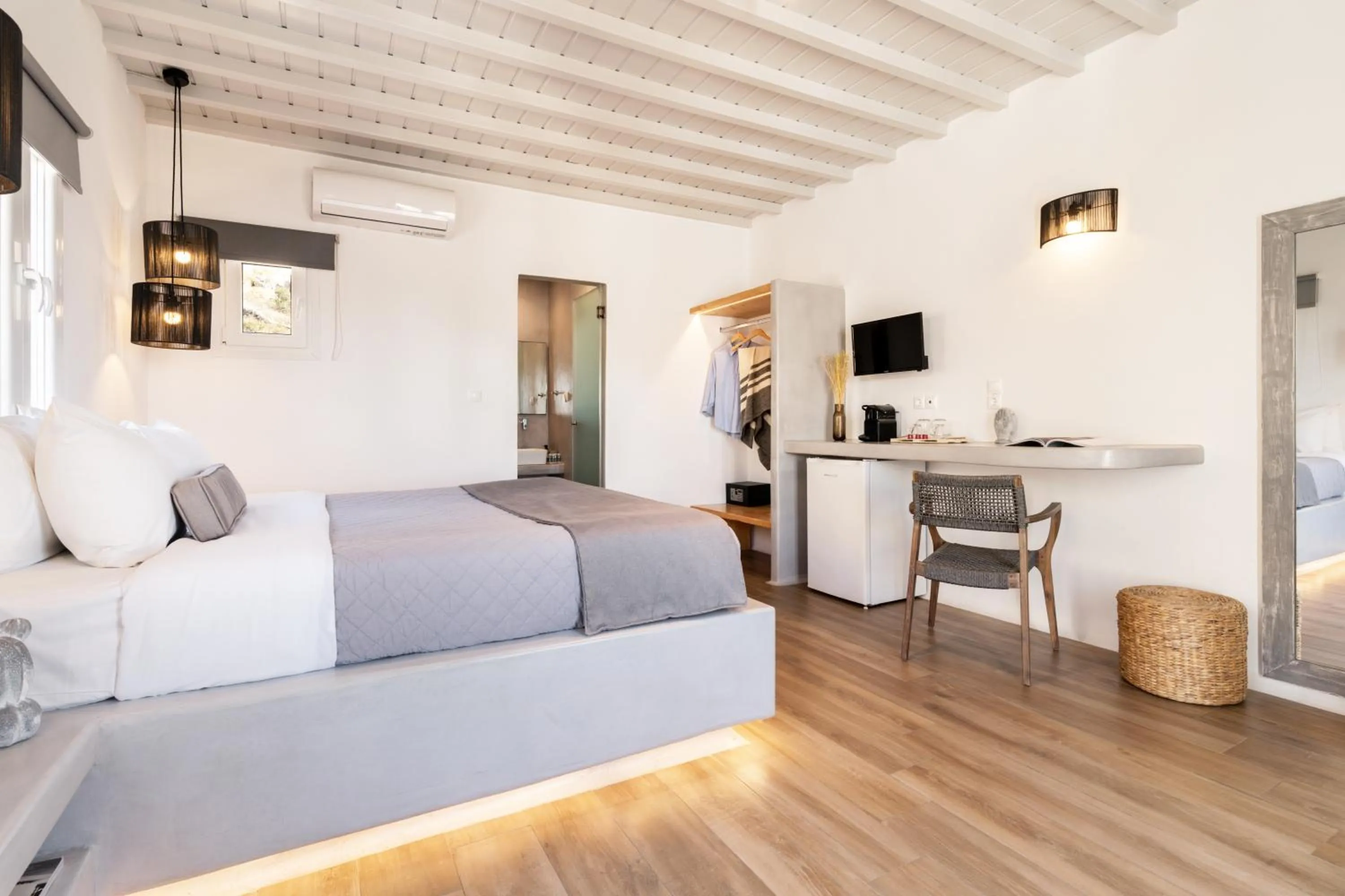 TV and multimedia, Bed in Tagoo Studios Mykonos