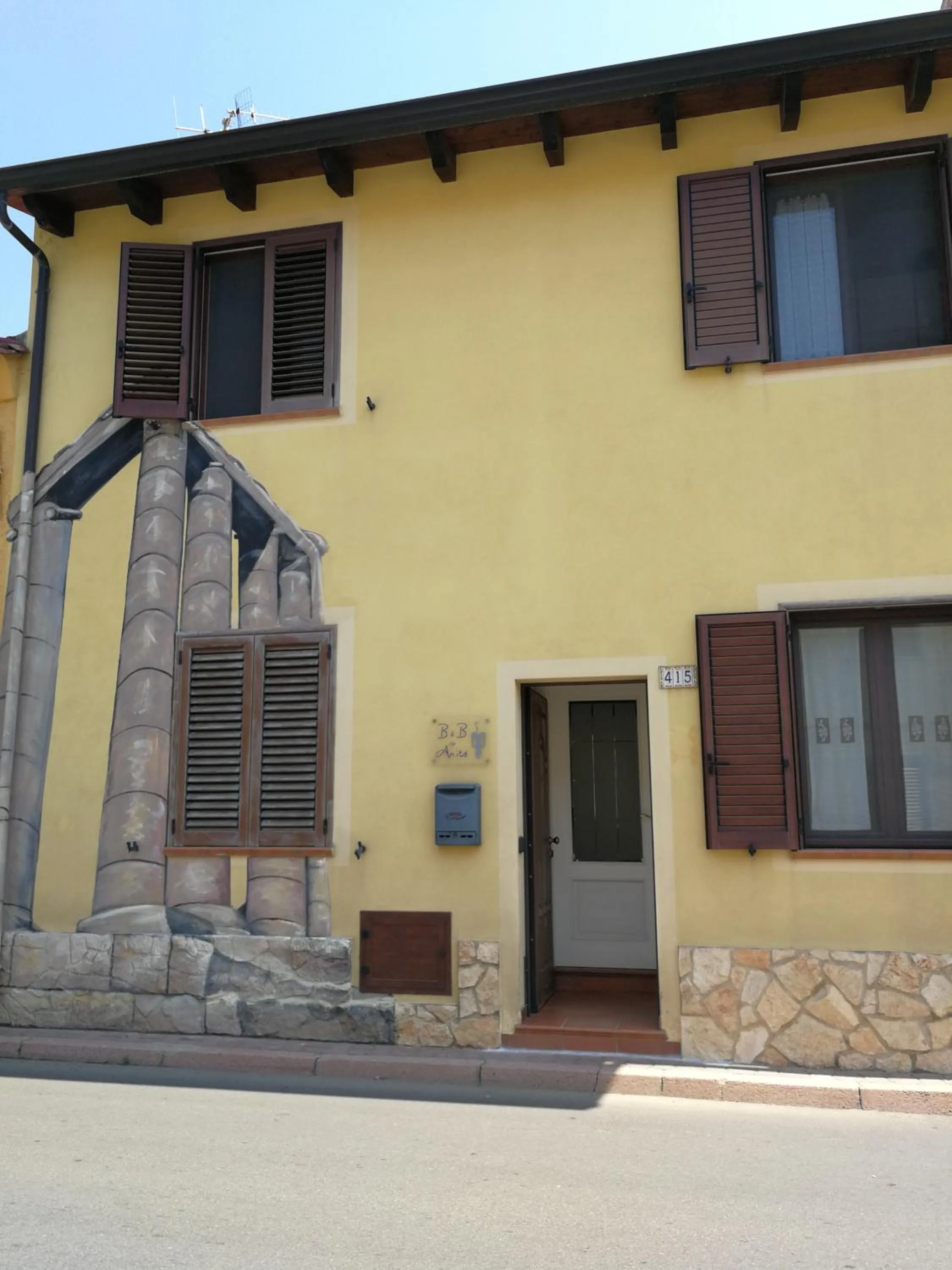 Property building in casa da Anita