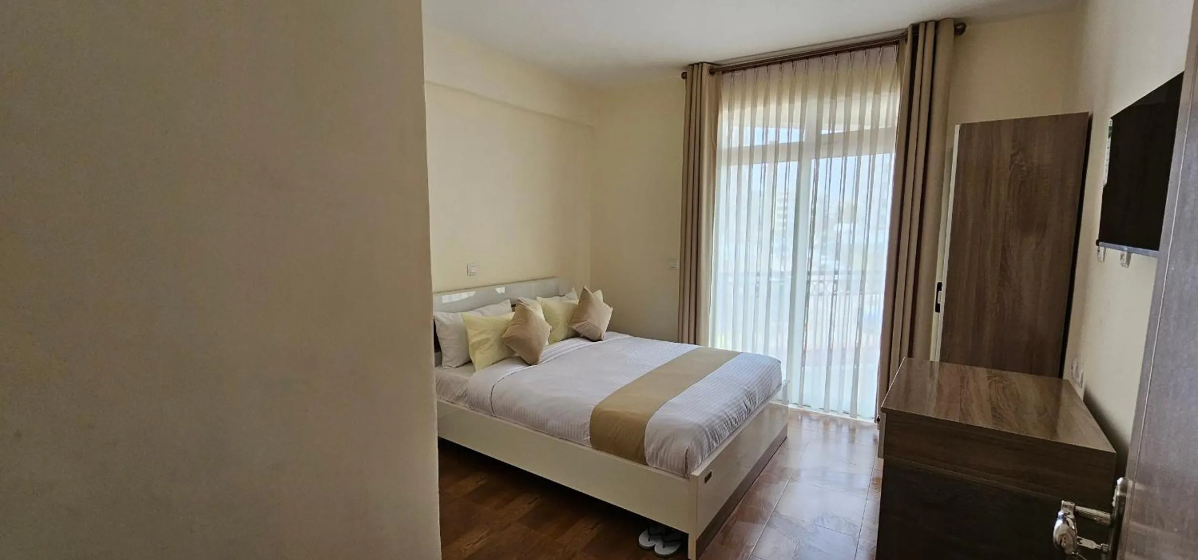 TV and multimedia, Bed in Bole Central Apartment