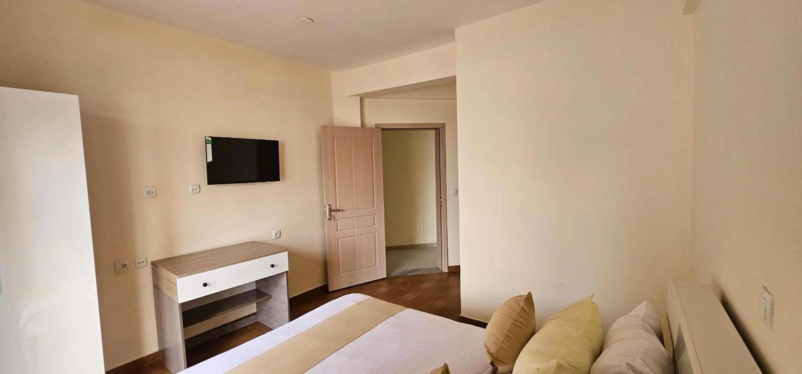 TV and multimedia, Bed in Bole Central Apartment